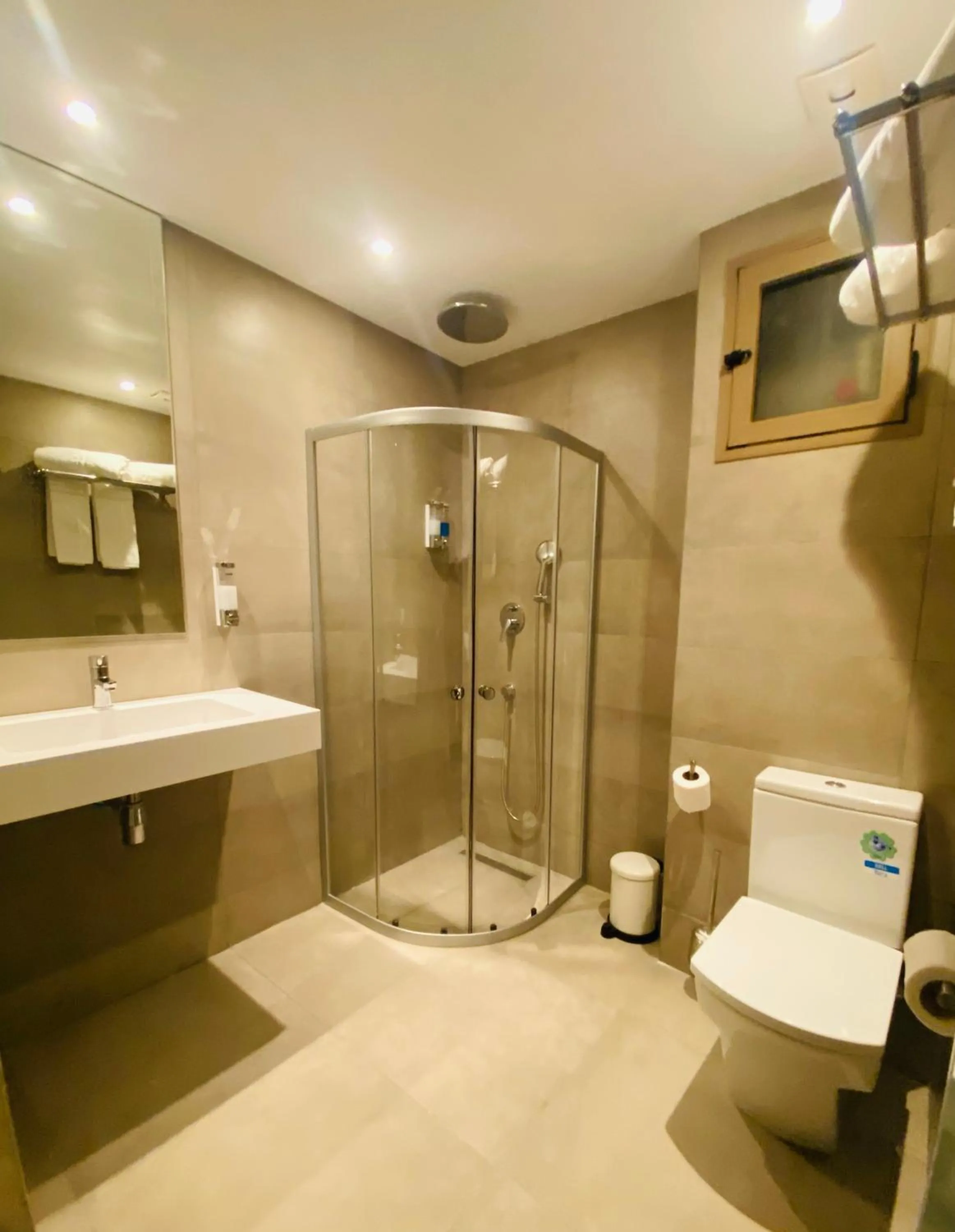 Bathroom in Fajr Hotel