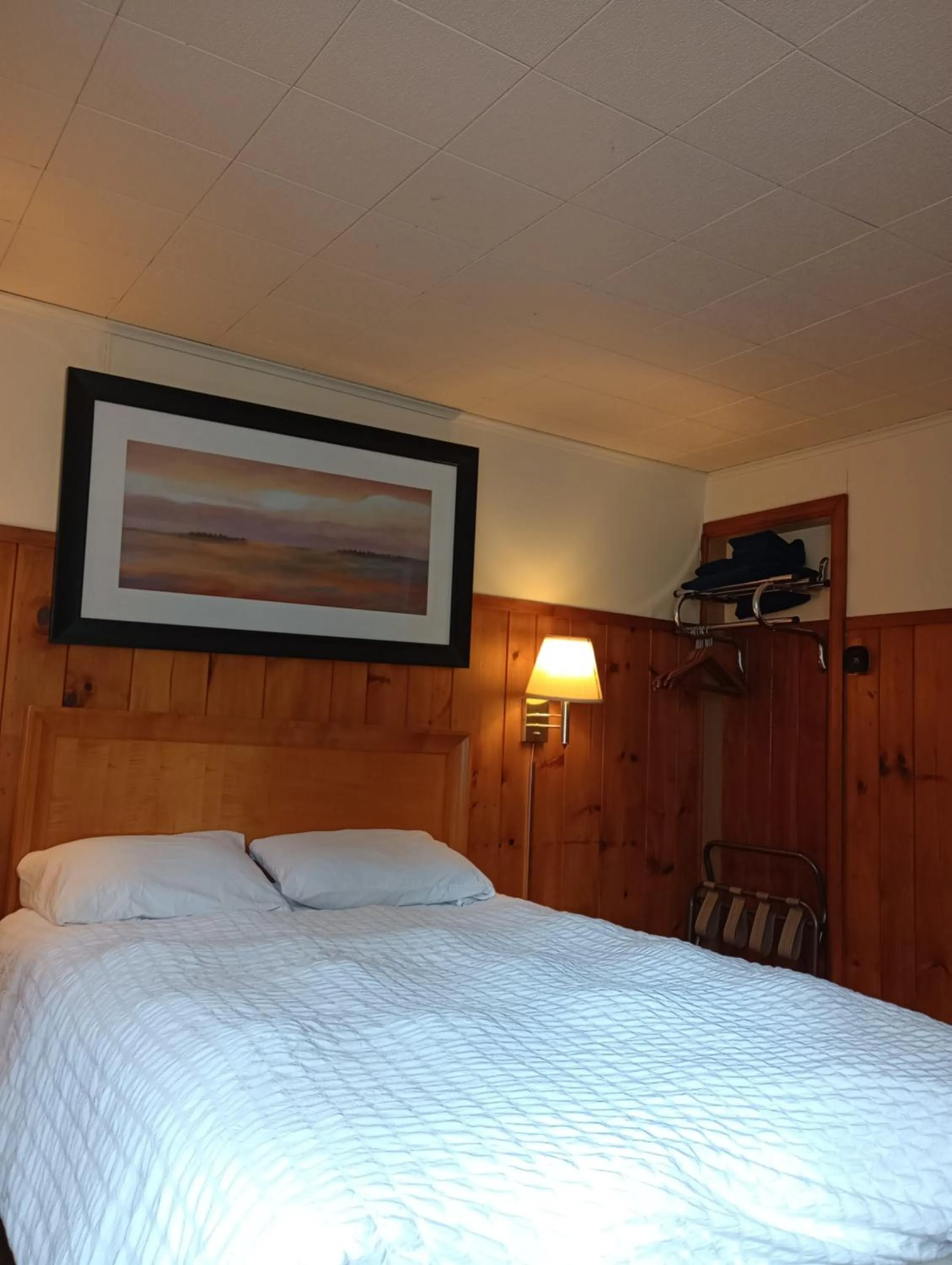 Bedroom, Bed in The Ashley