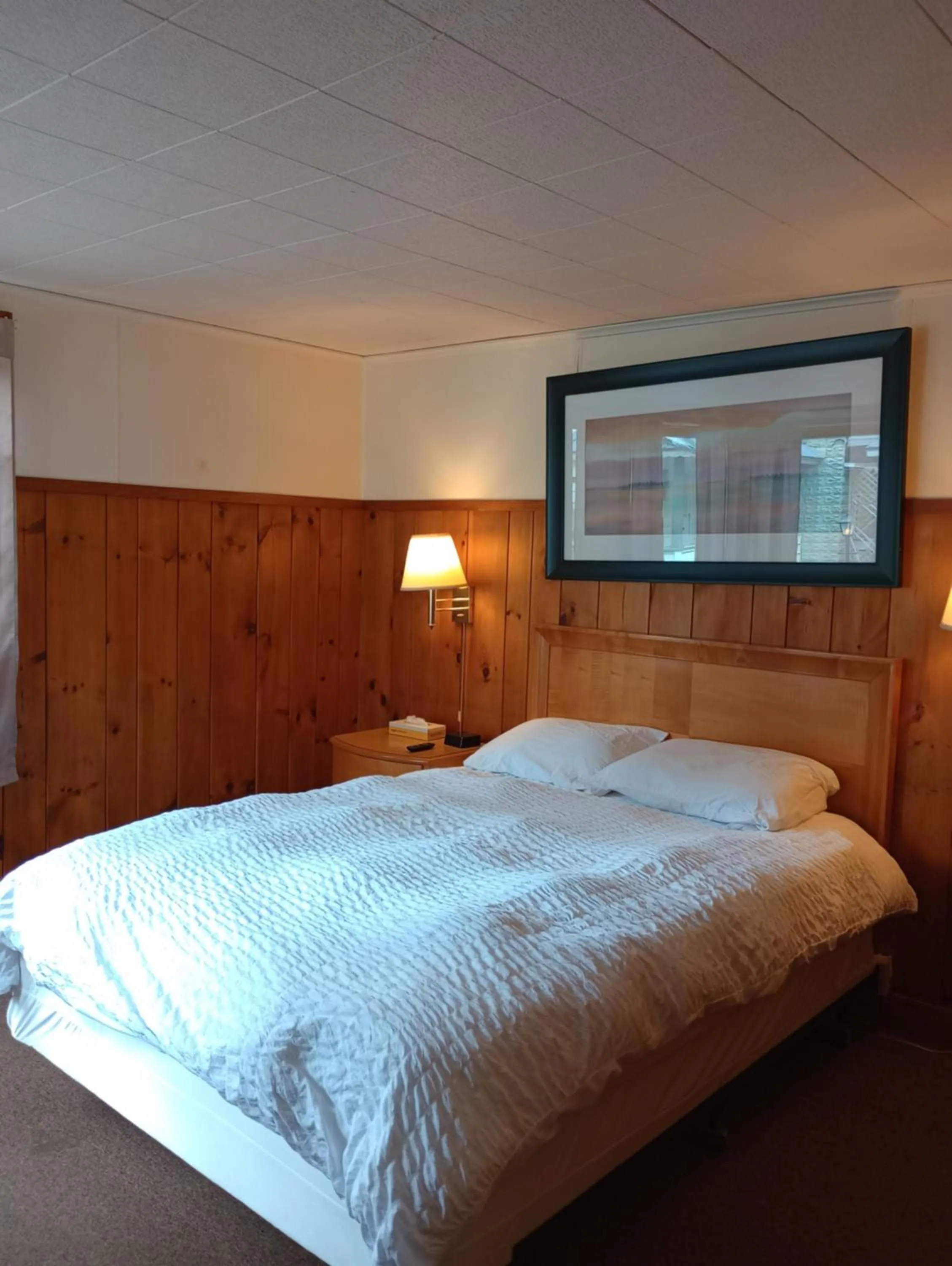 Bedroom, Bed in The Ashley