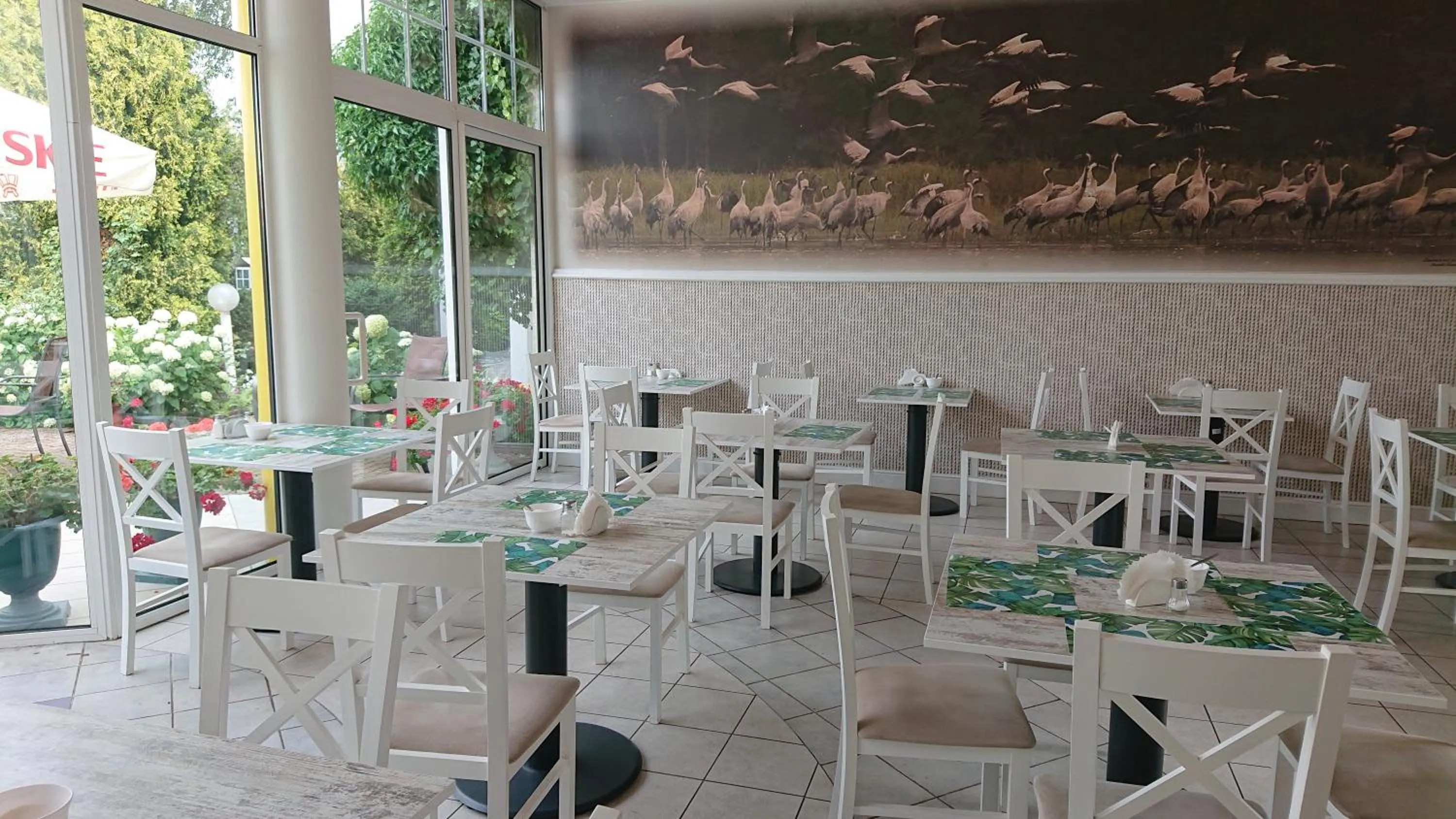 Restaurant/places to eat in Damroka