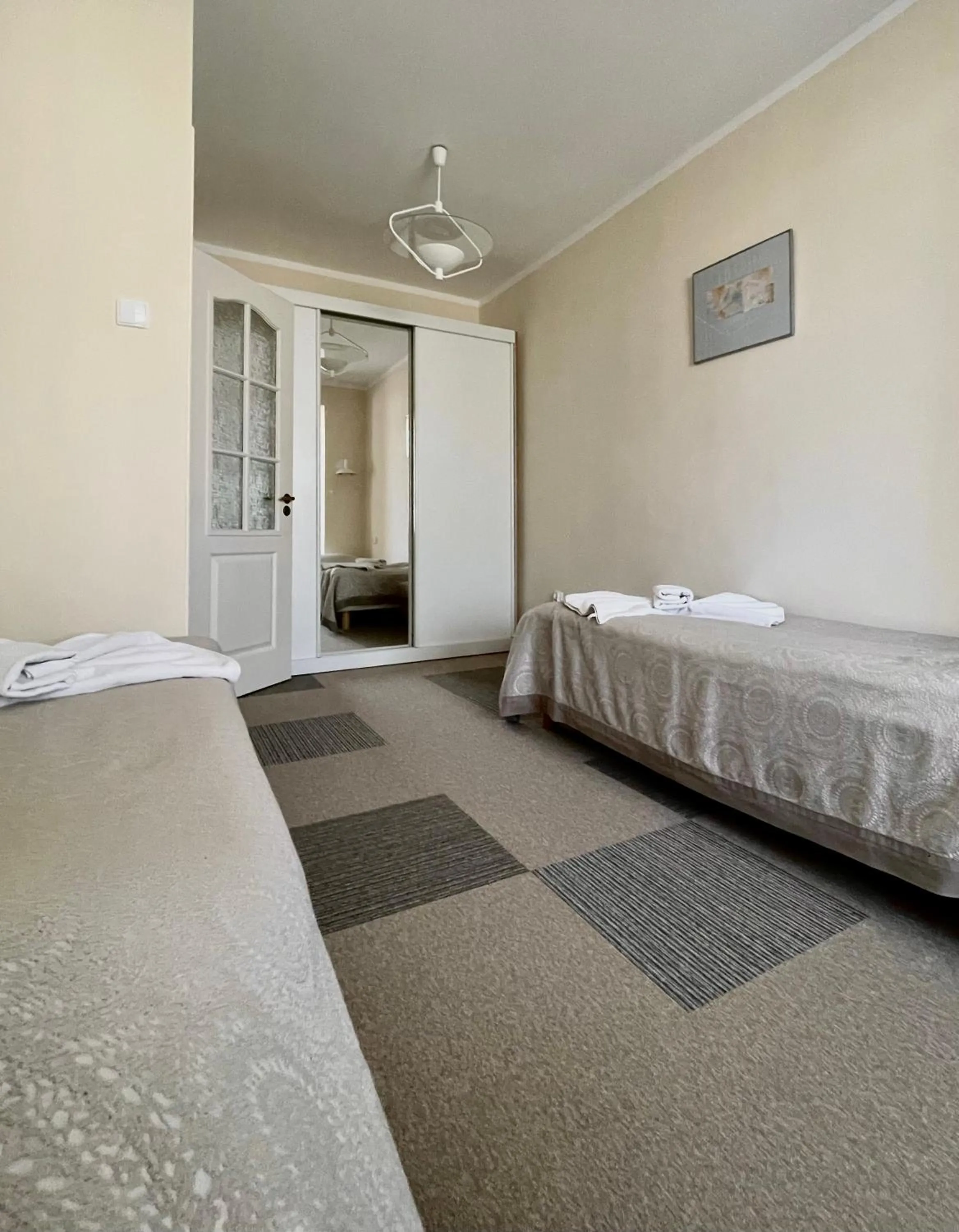 Photo of the whole room in Damroka