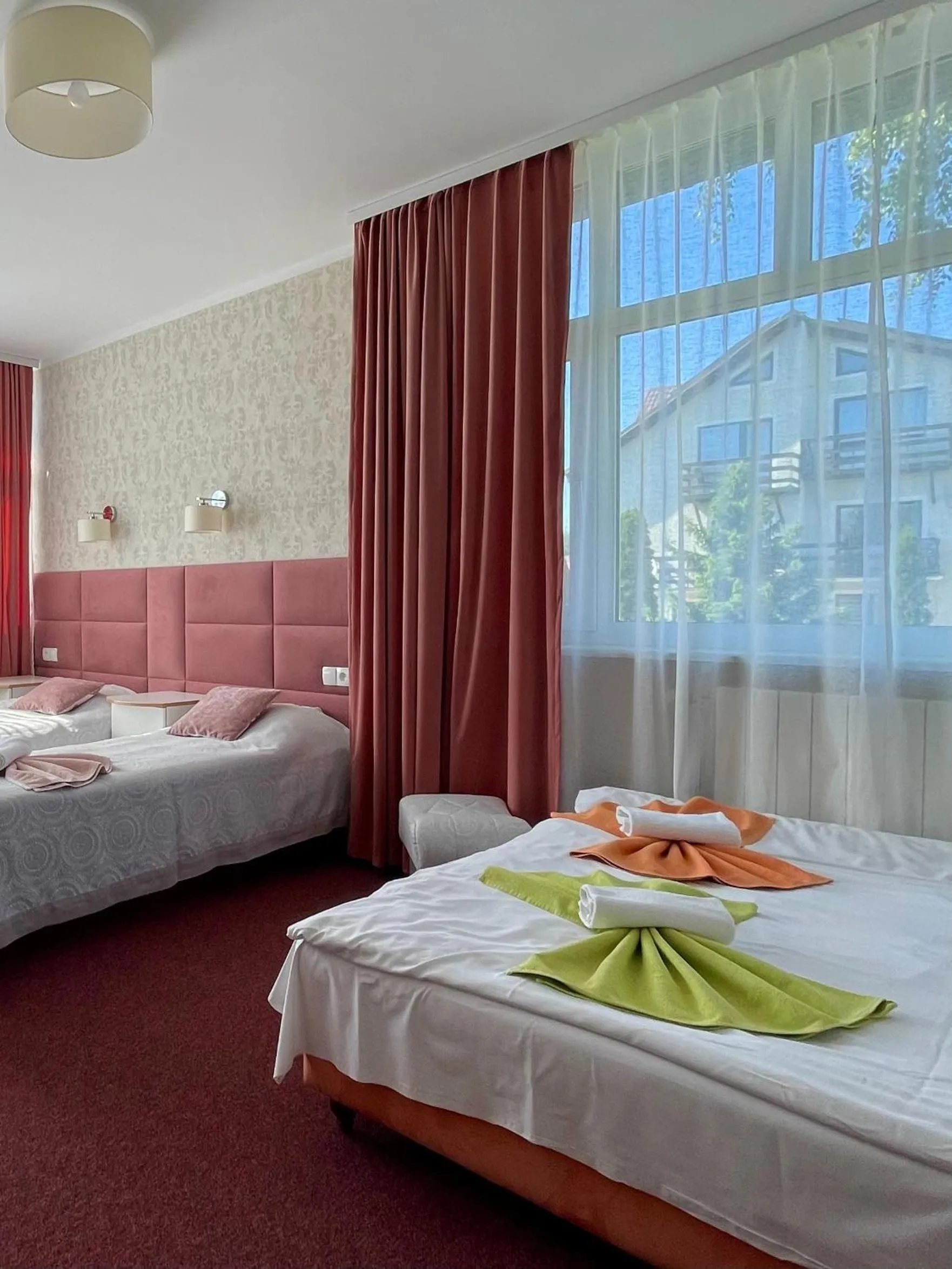 Photo of the whole room in Damroka