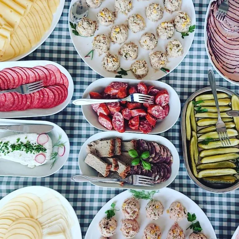 Food and drinks in Damroka