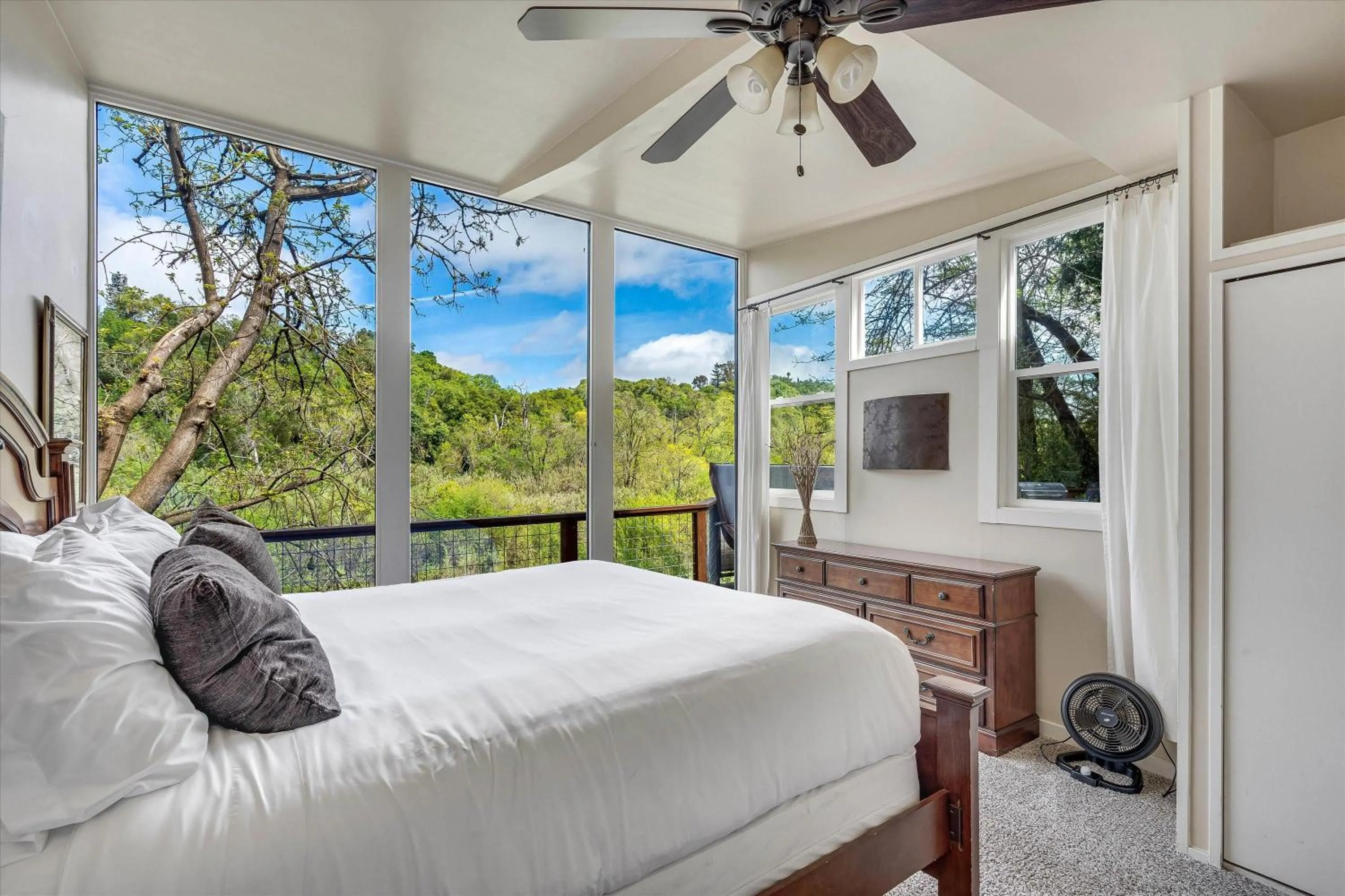 Property building, Bed in River View Lodge - Hot Tub And Tastings Included