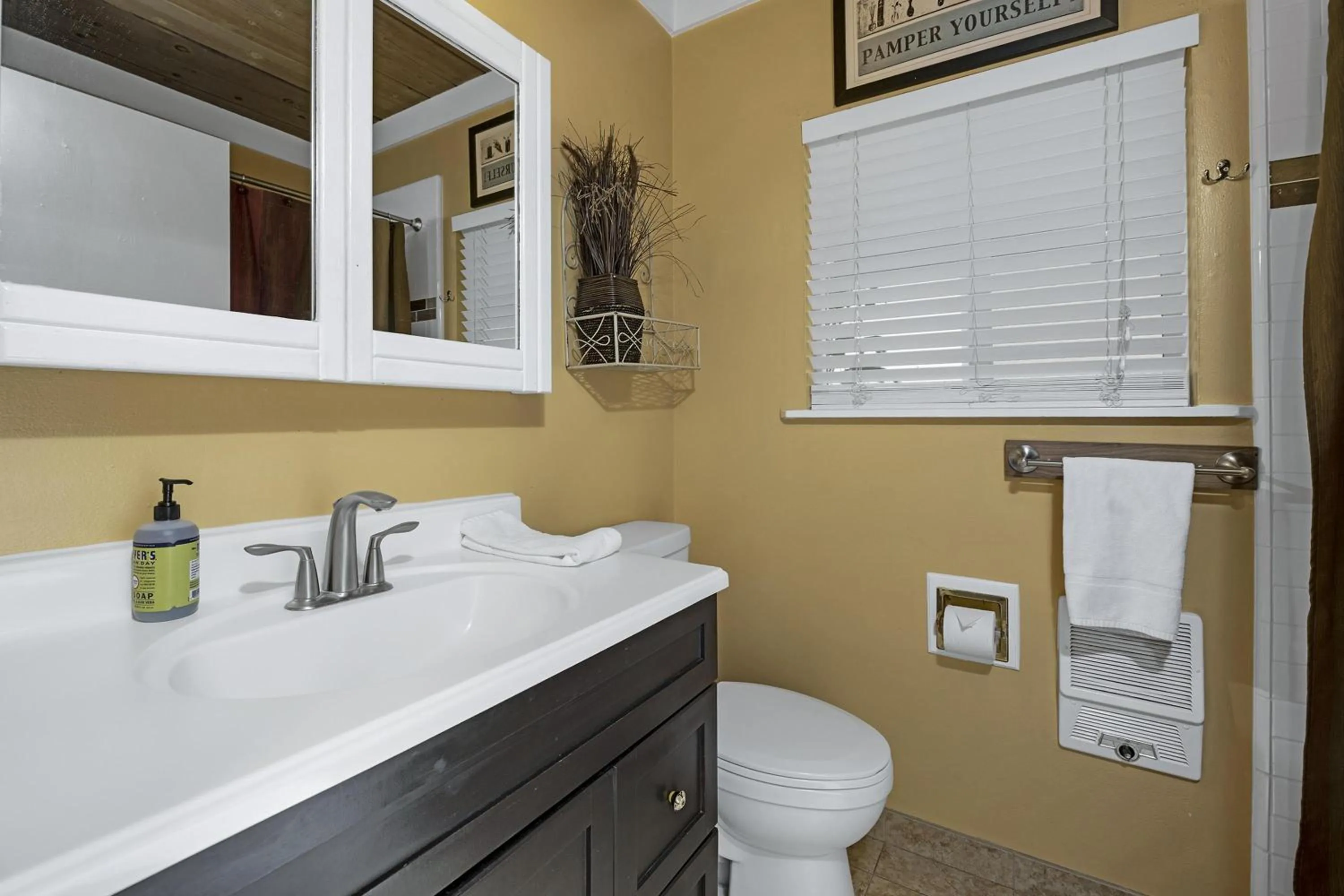 Bathroom in River View Lodge - Hot Tub And Tastings Included