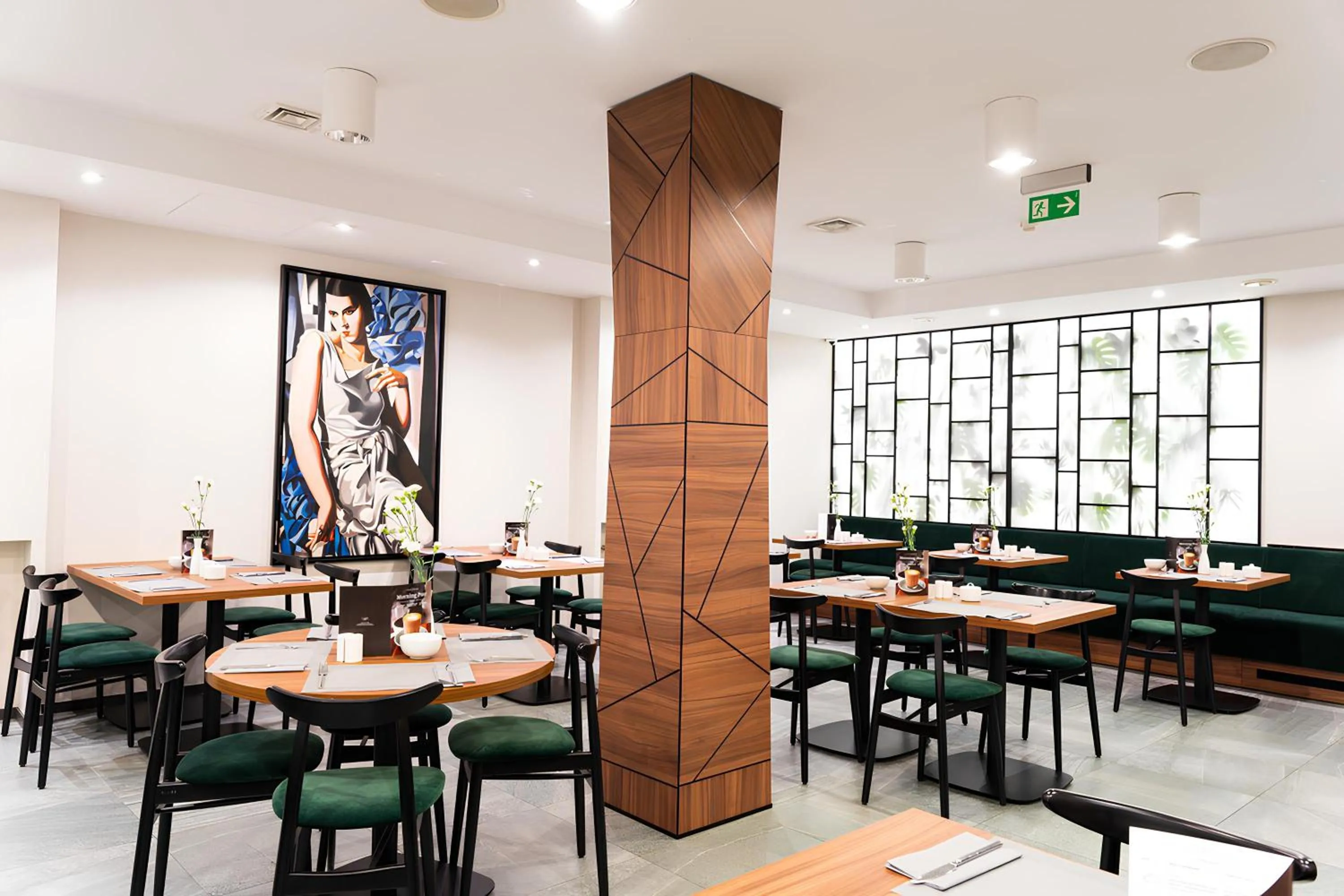Restaurant/places to eat in Ascot Premium Hotel