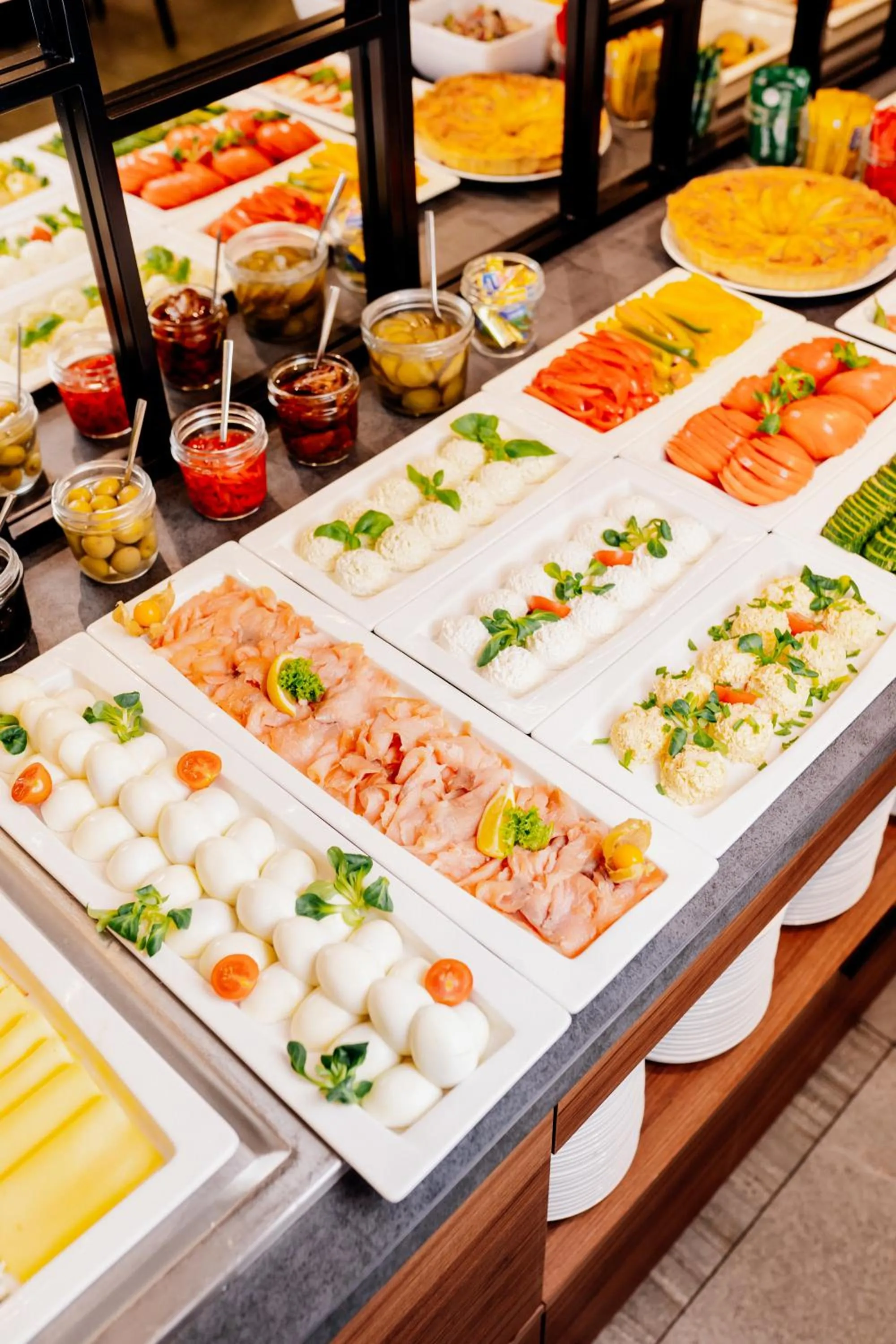 Food and drinks in Ascot Premium Hotel