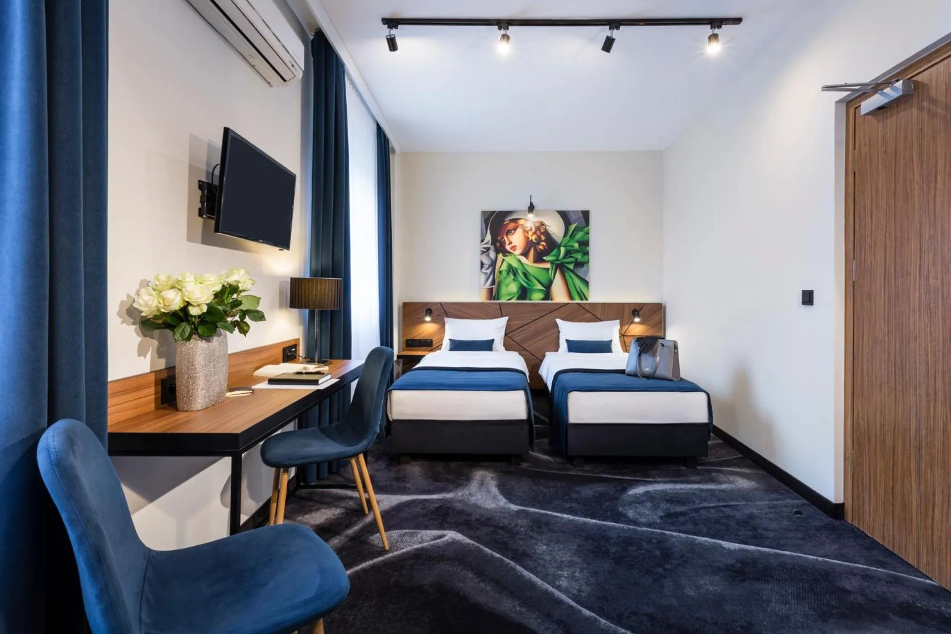 Coffee/tea facilities, Bed in Ascot Premium Hotel