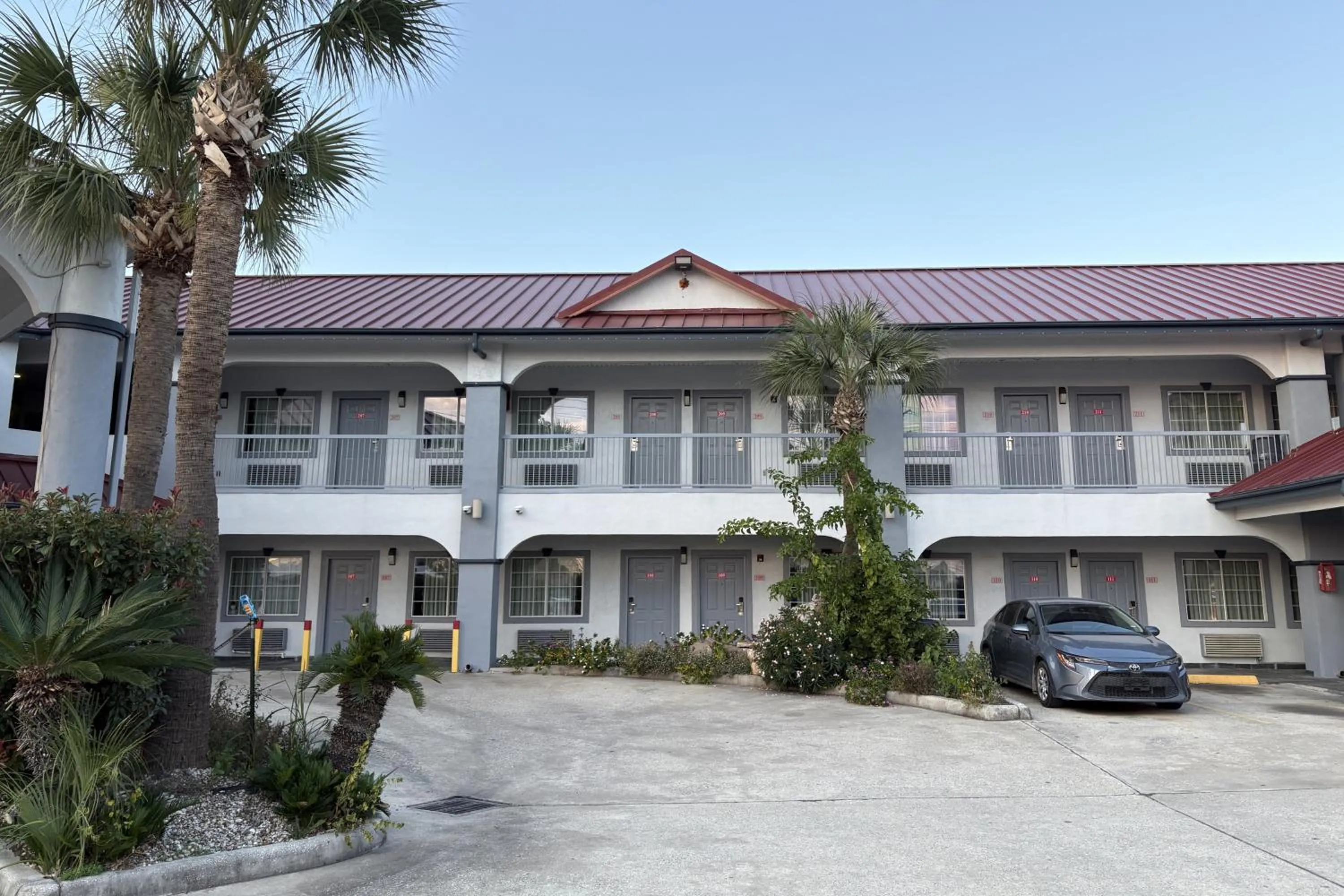 Property building in Kiwi Inn Capital O Houston - Hwy 249