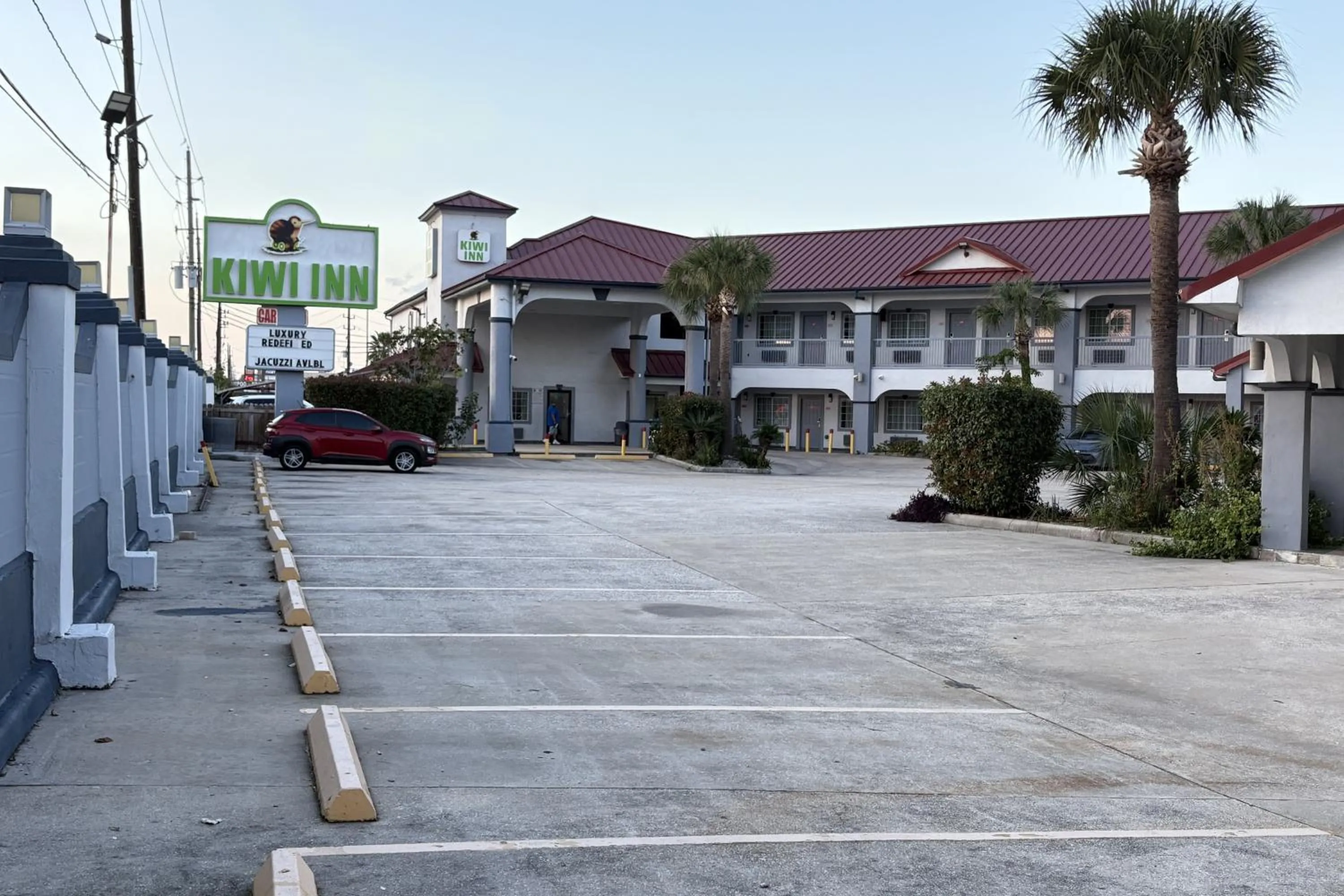 Parking in Kiwi Inn Capital O Houston - Hwy 249