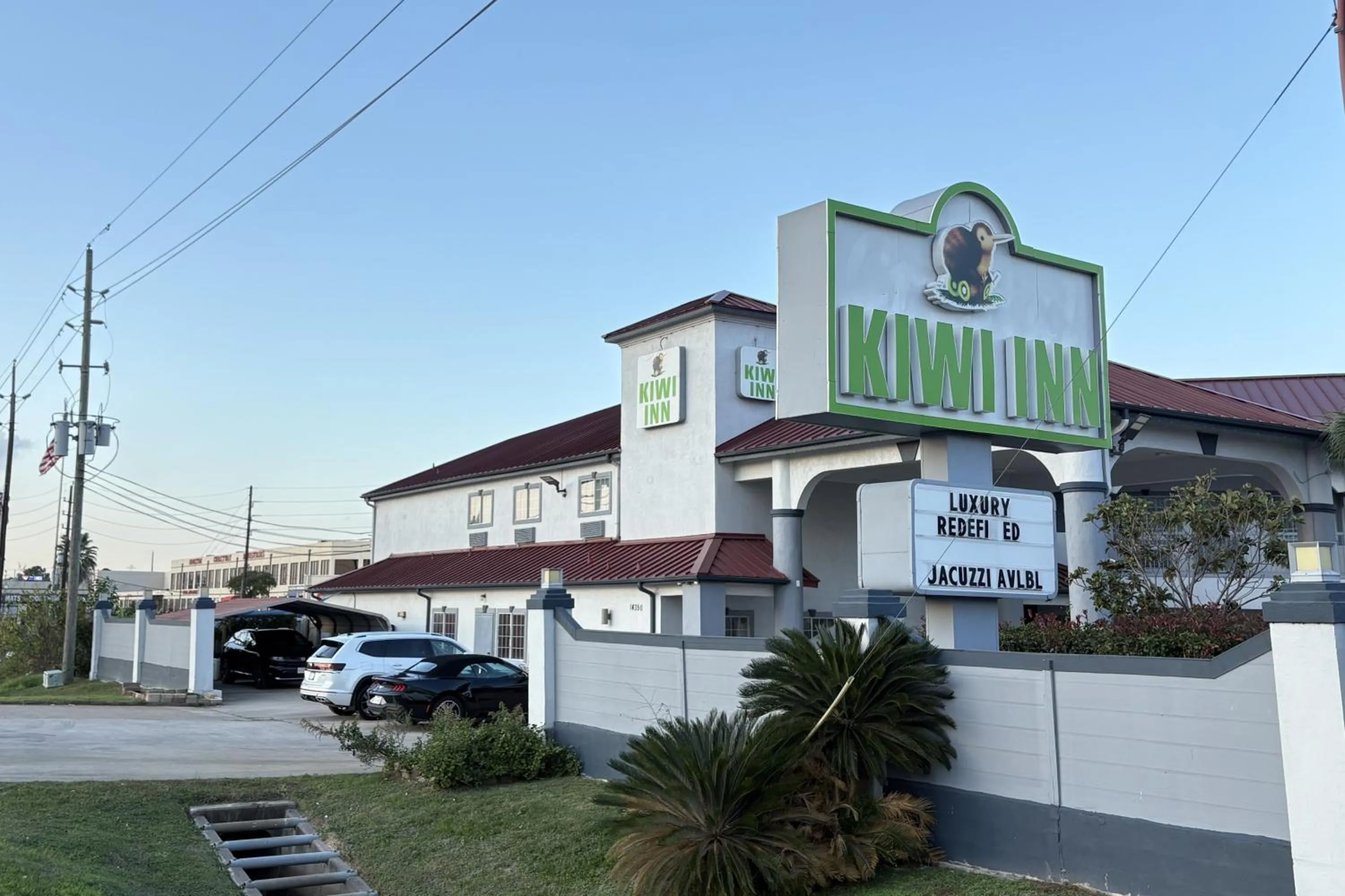 Property building in Kiwi Inn Capital O Houston - Hwy 249