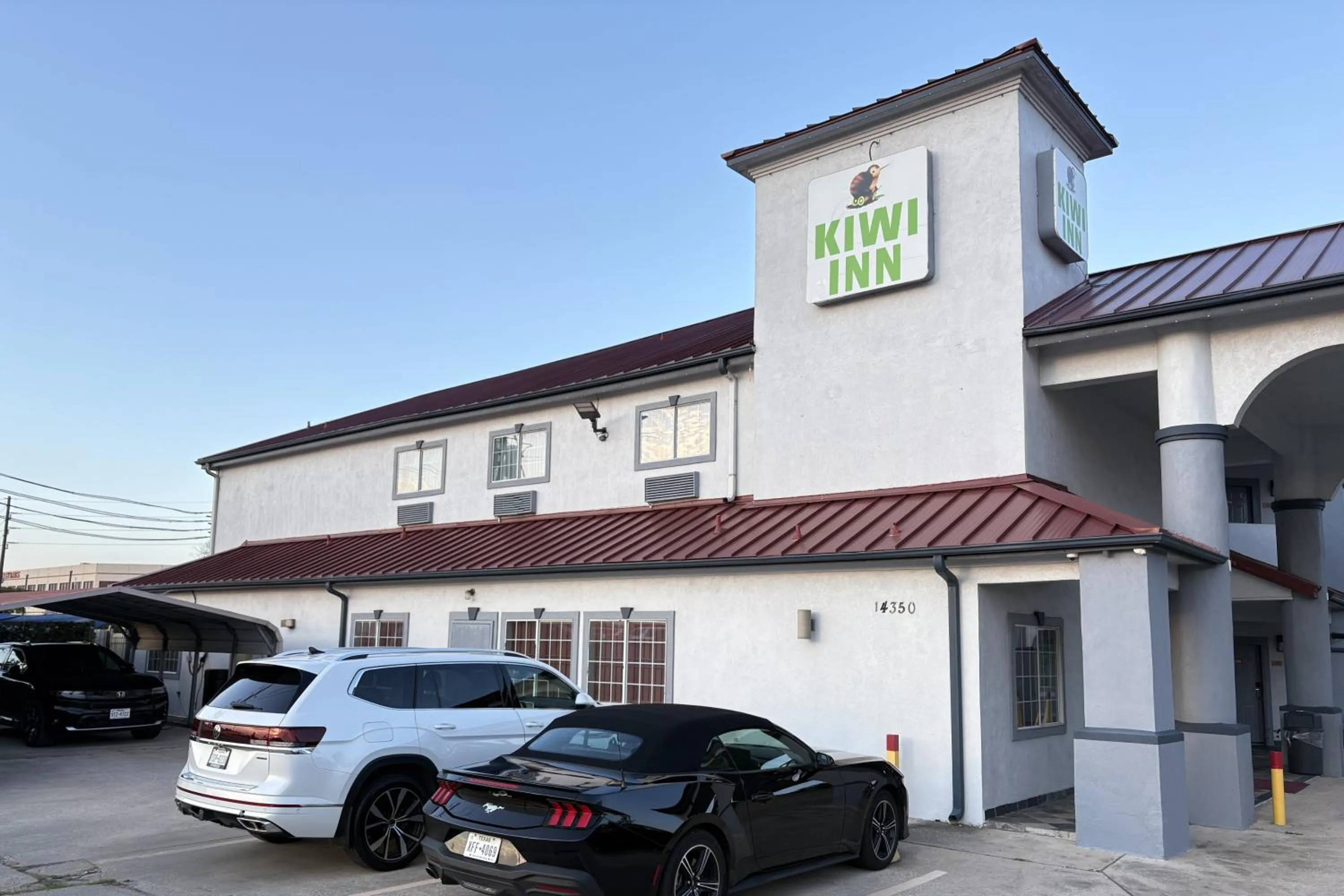 Property building in Kiwi Inn Capital O Houston - Hwy 249