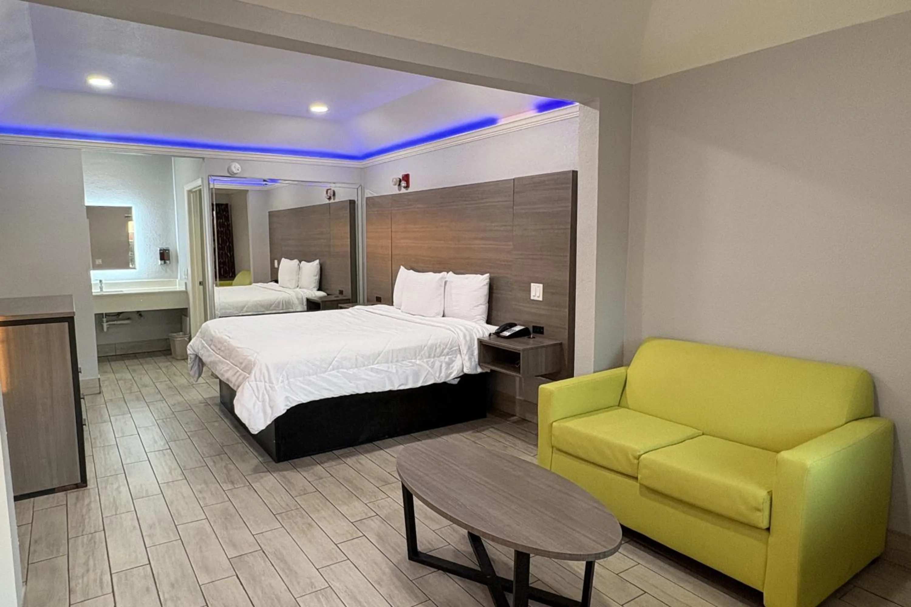 Bedroom, Bed in Kiwi Inn Capital O Houston - Hwy 249