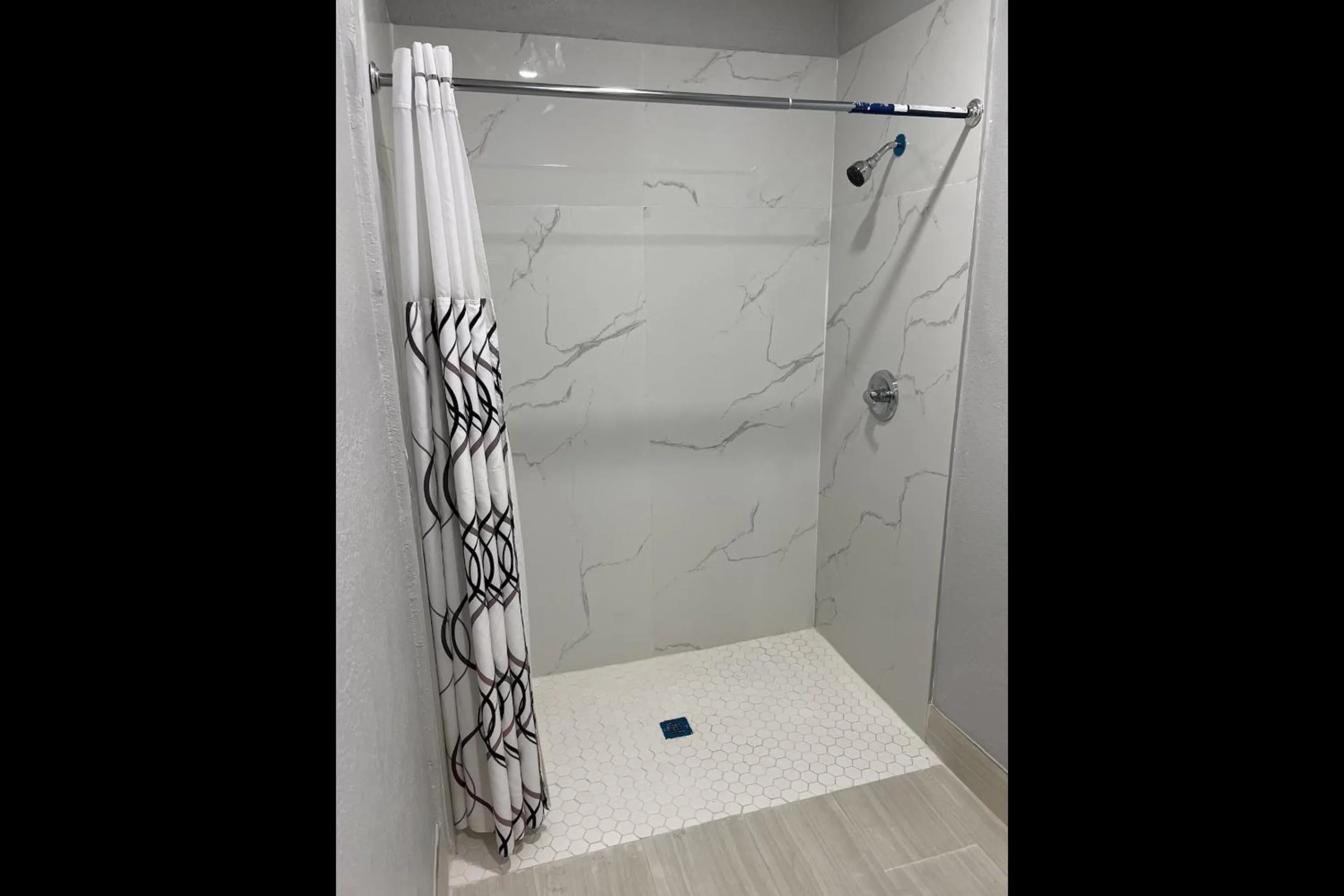 2 Queen Bed Smoking in Kiwi Inn By OYO Willowbrook Houston Hwy 249 Beltway