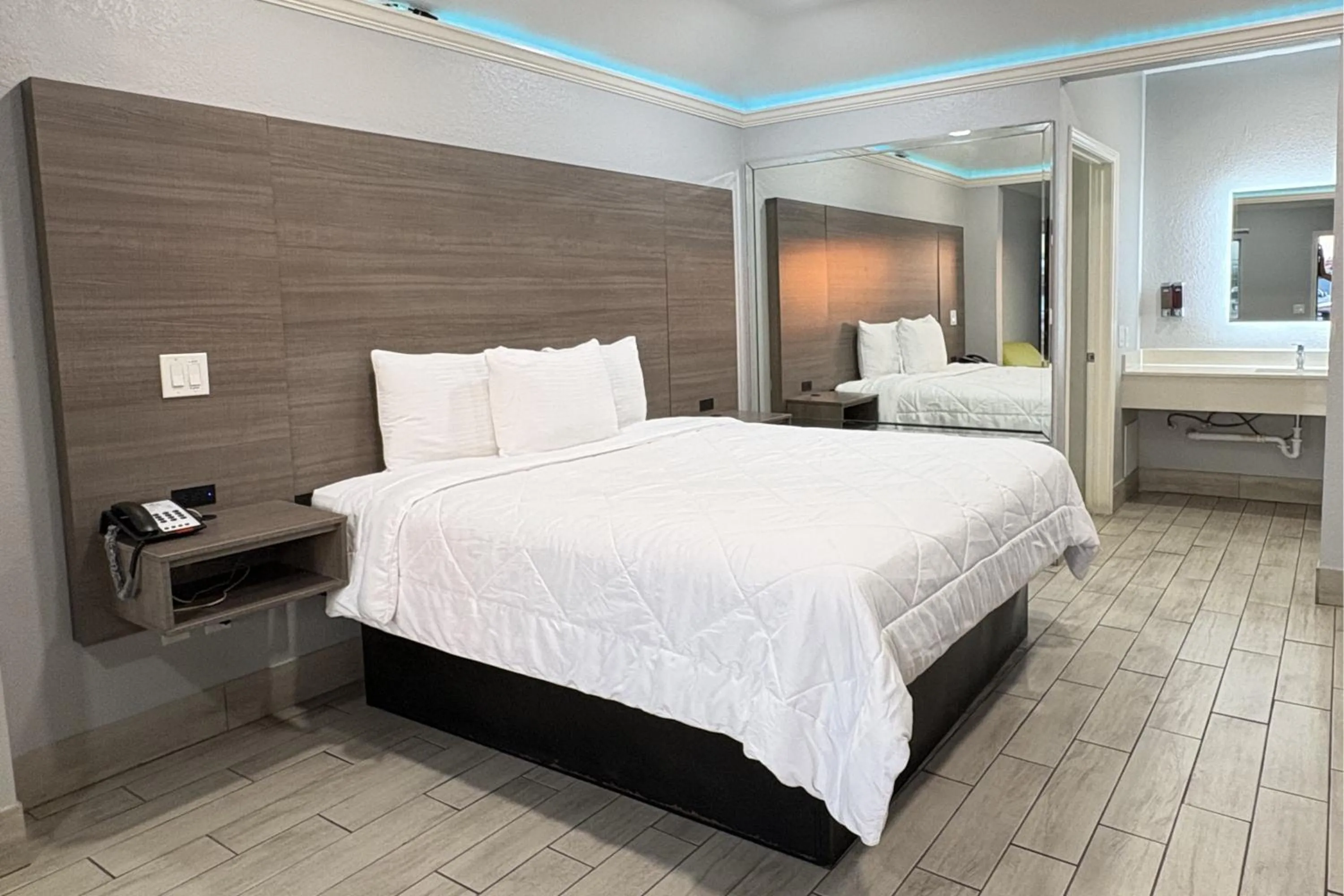 Bedroom, Bed in Kiwi Inn Capital O Houston - Hwy 249