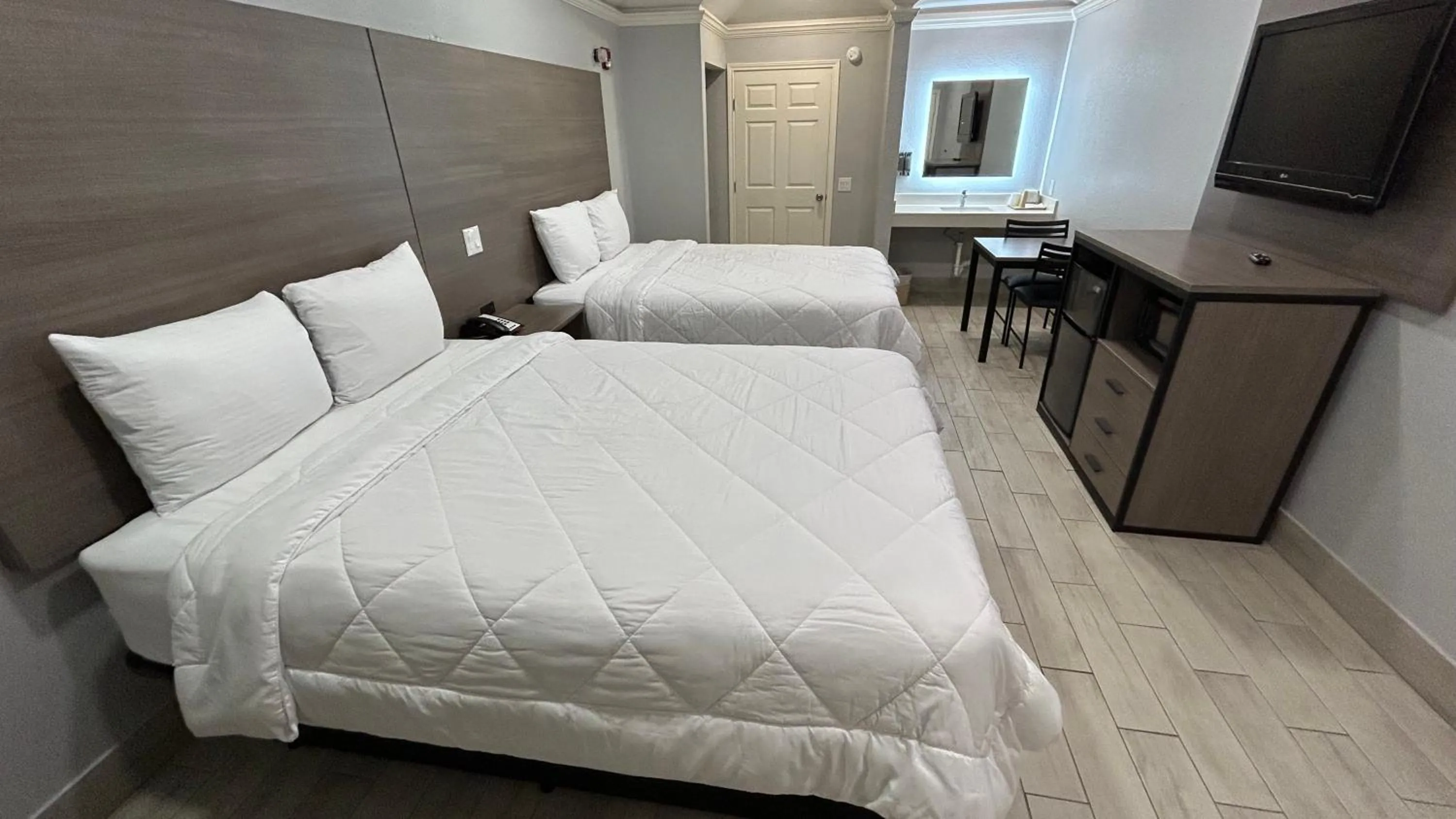 Bedroom, Bed in Kiwi Inn Capital O Houston - Hwy 249