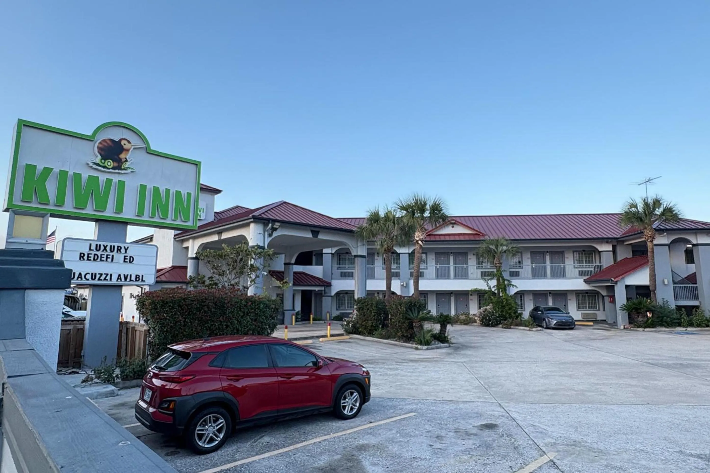 Facade/entrance in Kiwi Inn Capital O Houston - Hwy 249