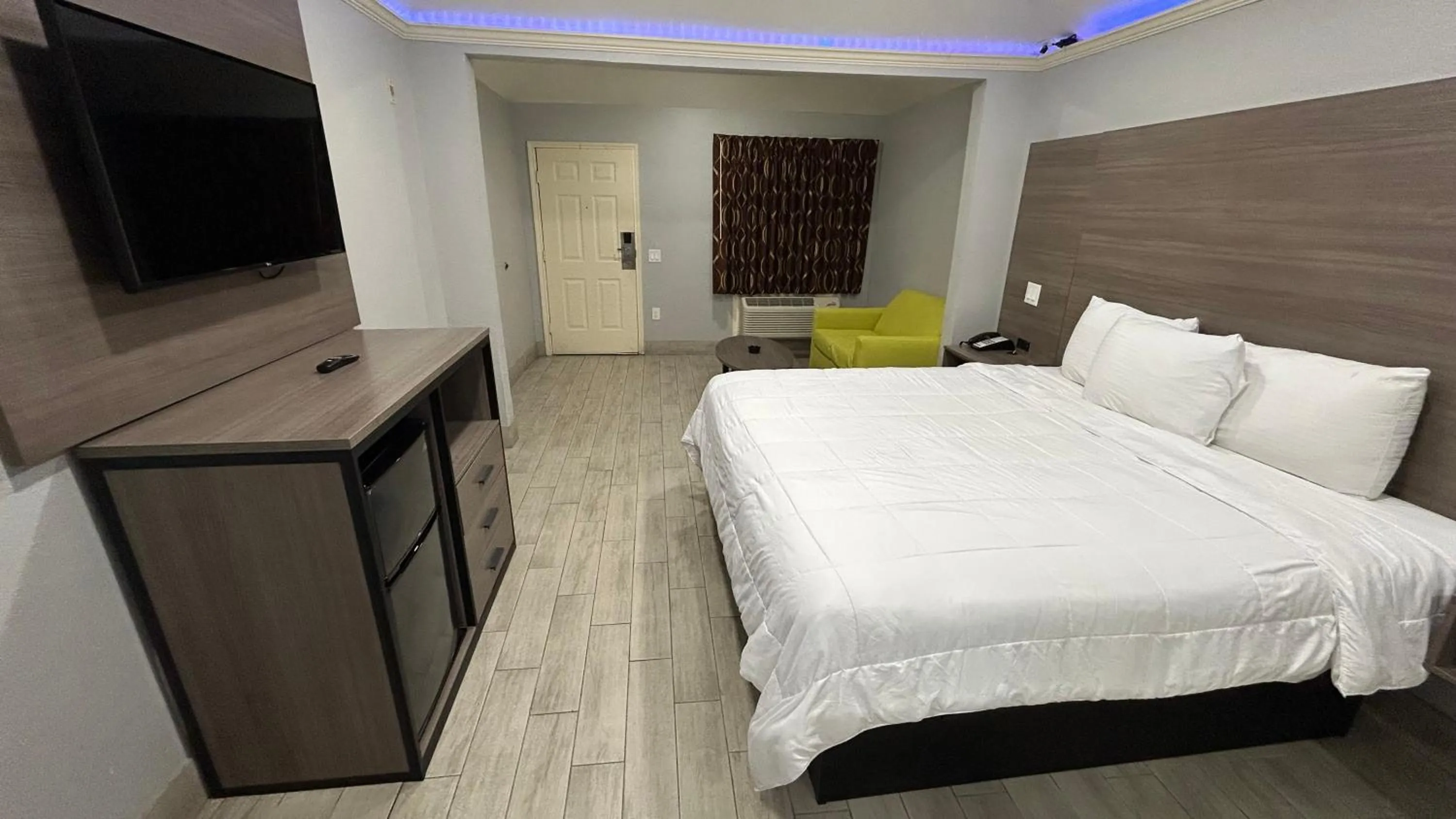 Bedroom, Bed in Kiwi Inn Capital O Houston - Hwy 249