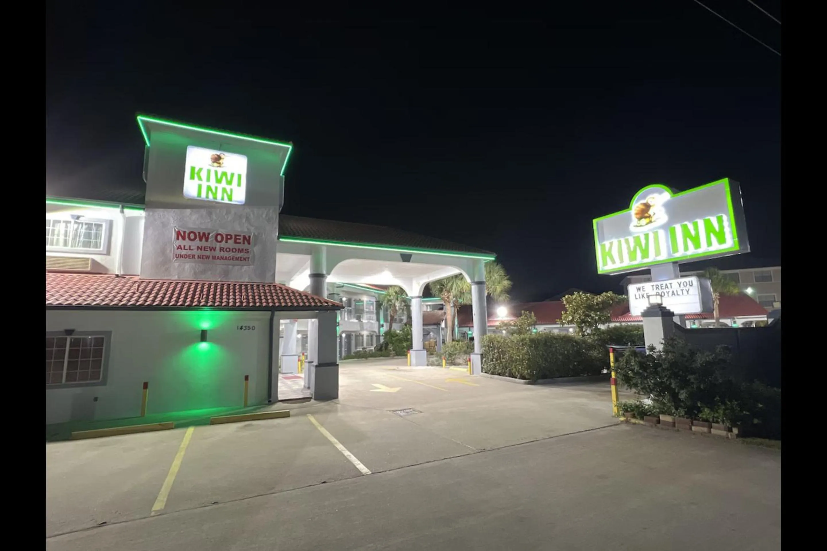 Property building in Kiwi Inn Capital O Houston - Hwy 249