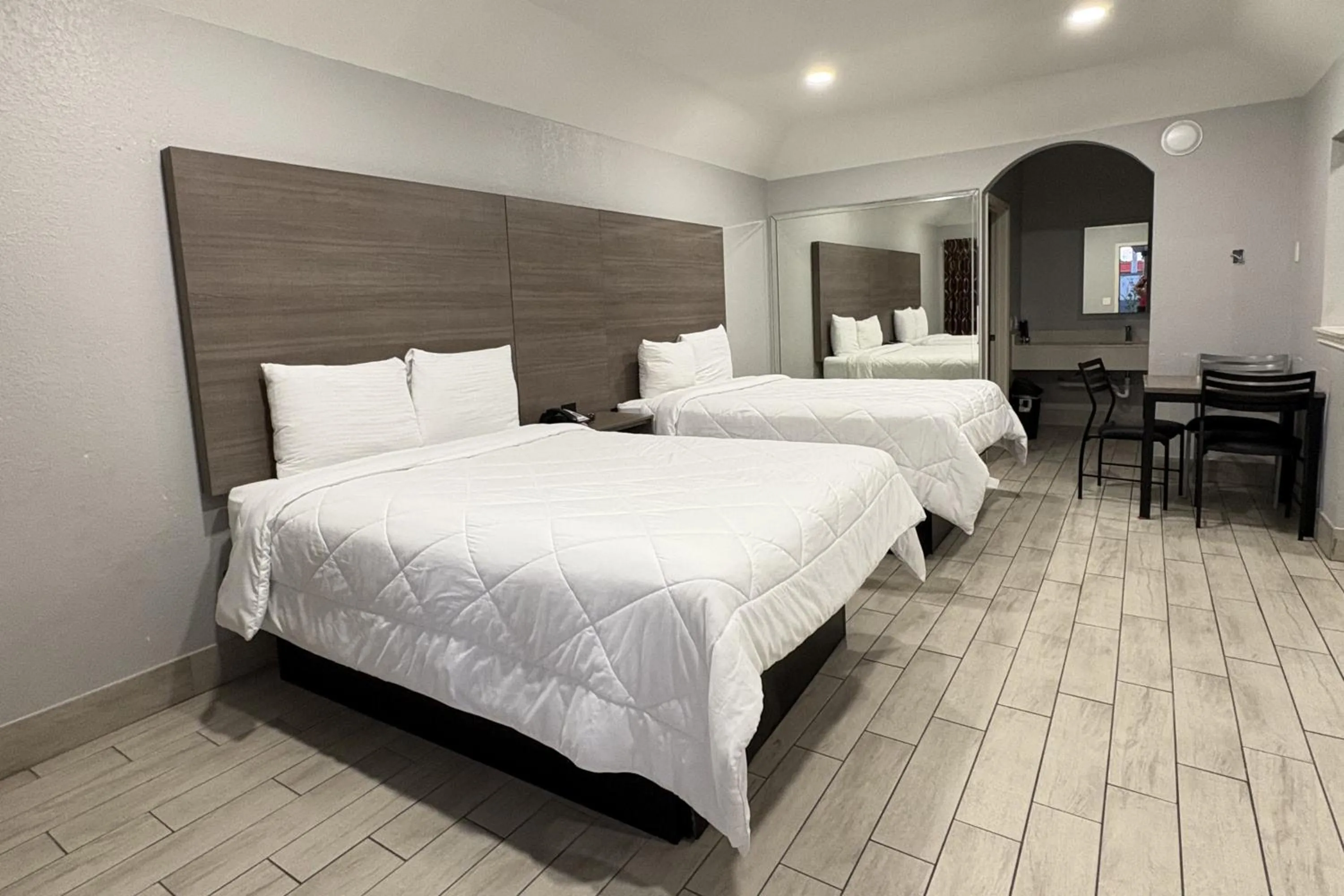 Bedroom, Bed in Kiwi Inn Capital O Houston - Hwy 249