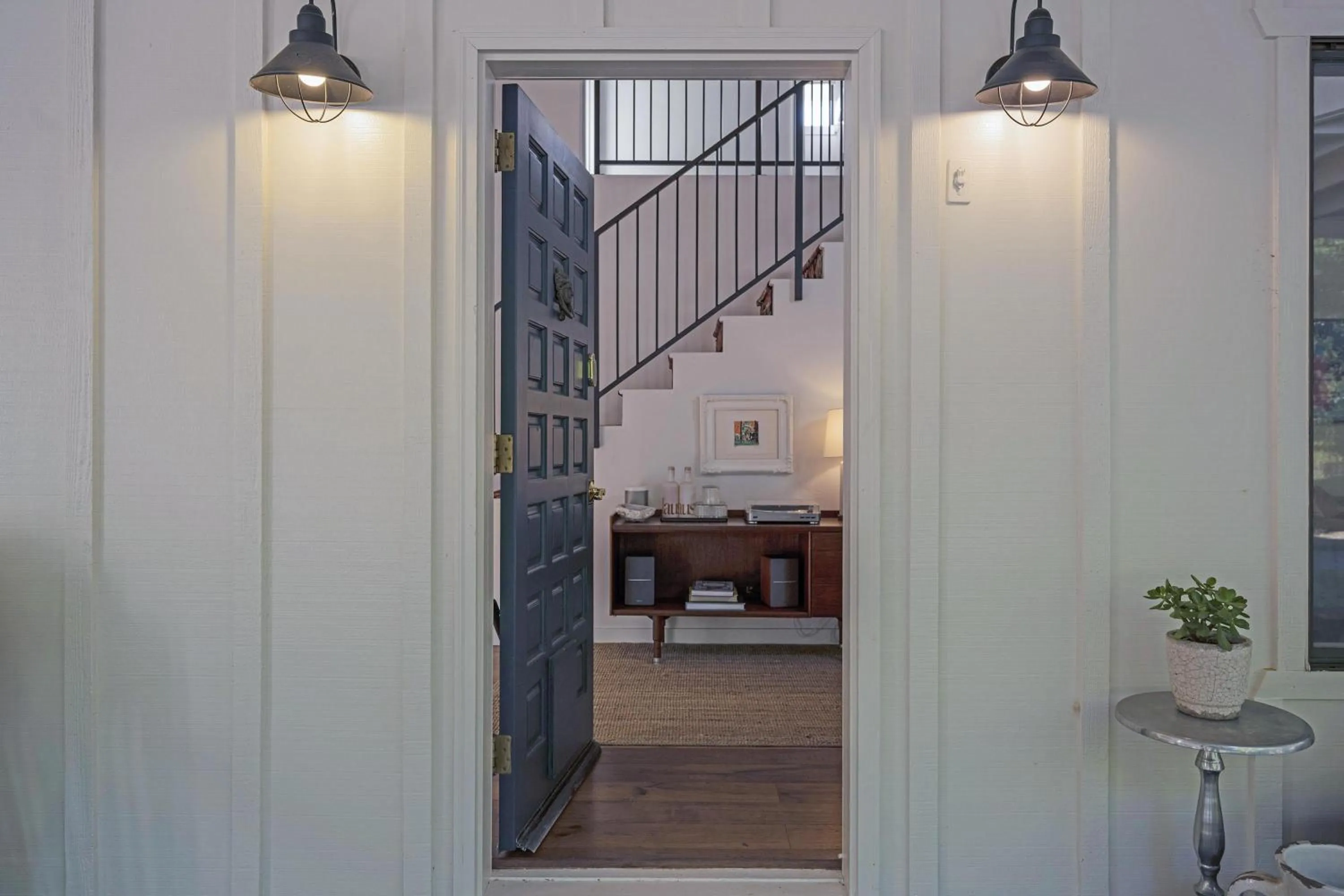 Property building in The Calistoga Cottage Wooded And Sunny 5 Mins To Downtown