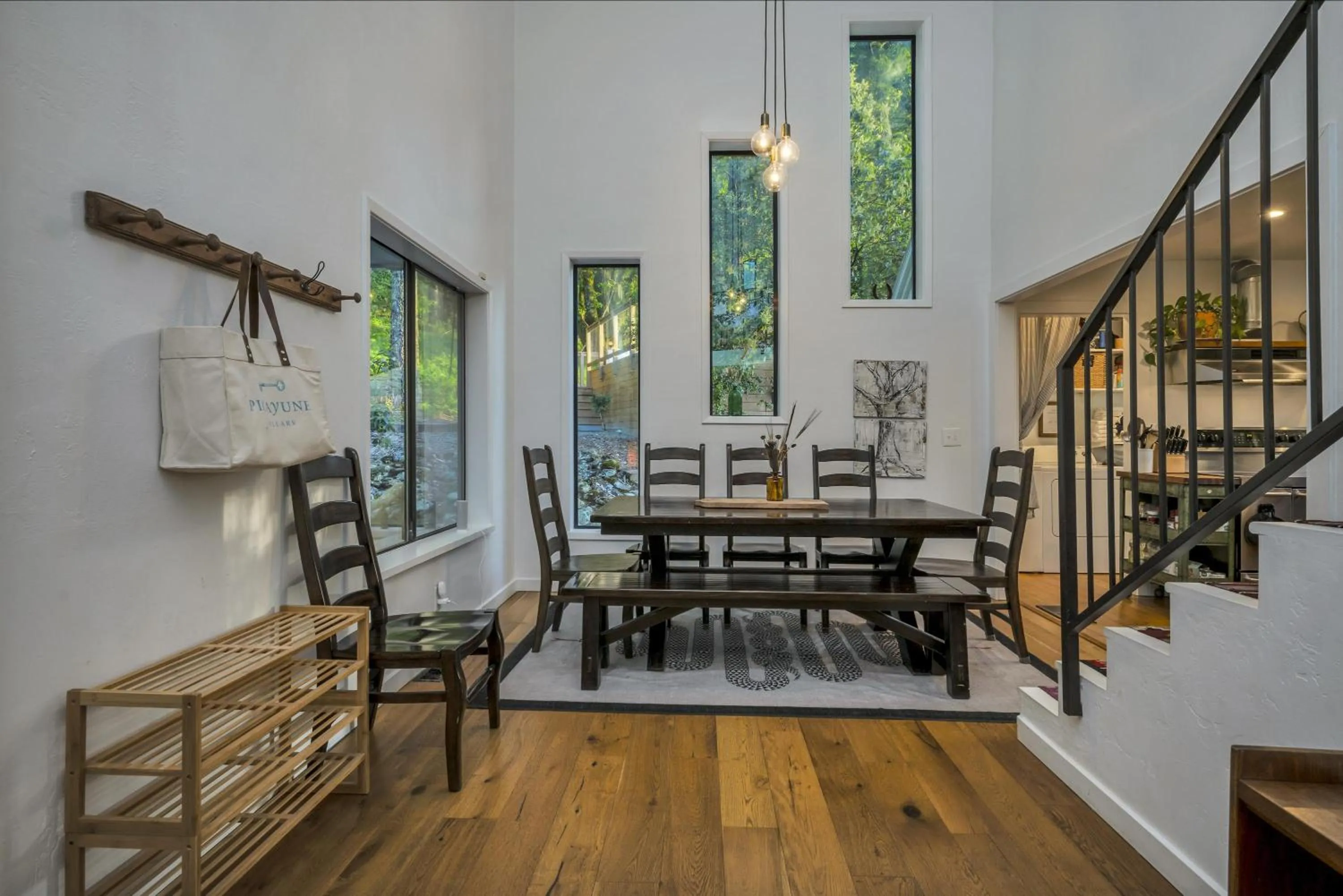 Property building in The Calistoga Cottage Wooded And Sunny 5 Mins To Downtown