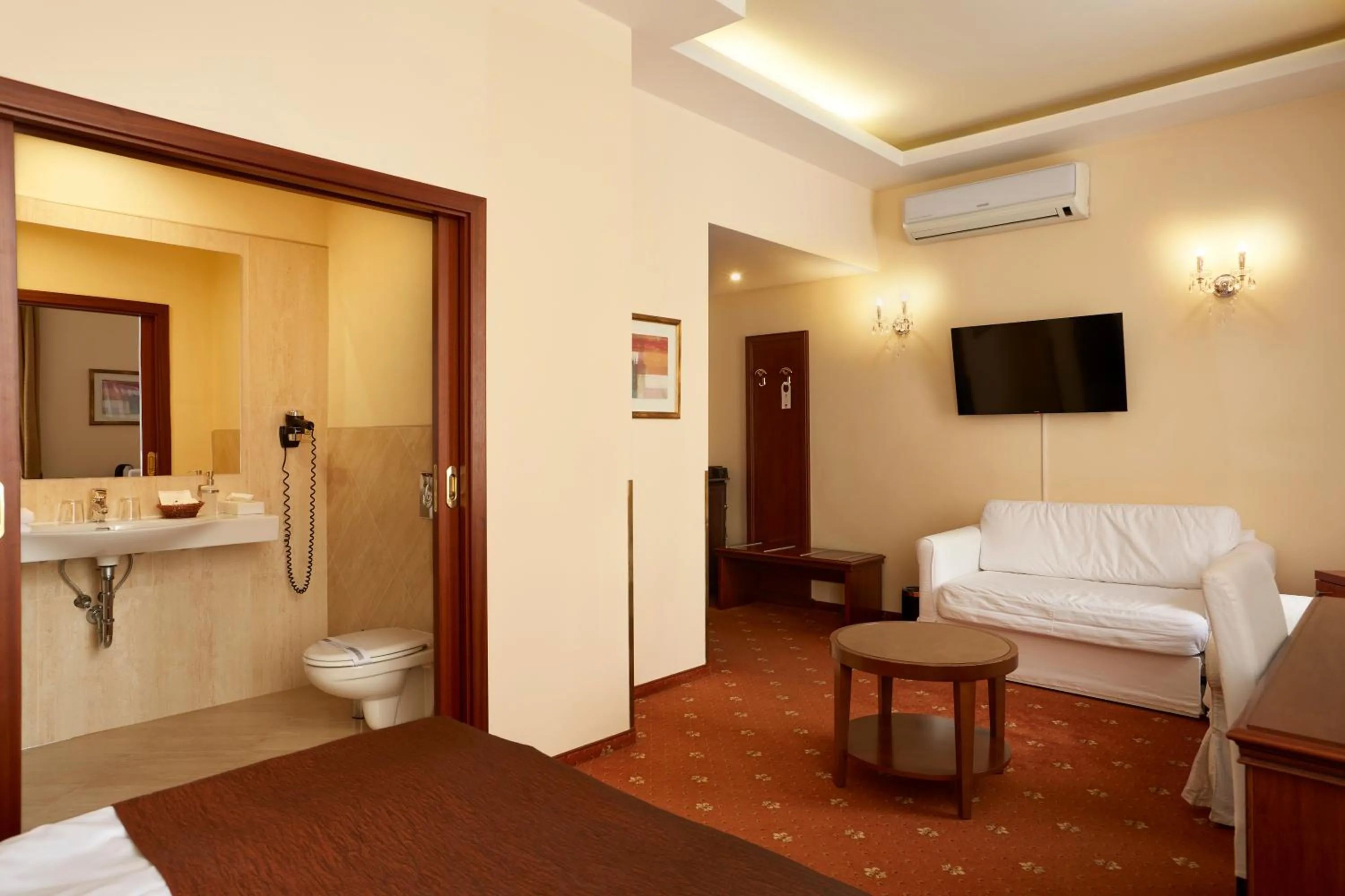 Bed in FLEUR DE LIS HOTEL