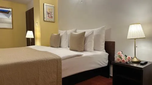 FLEUR DE LIS HOTEL
