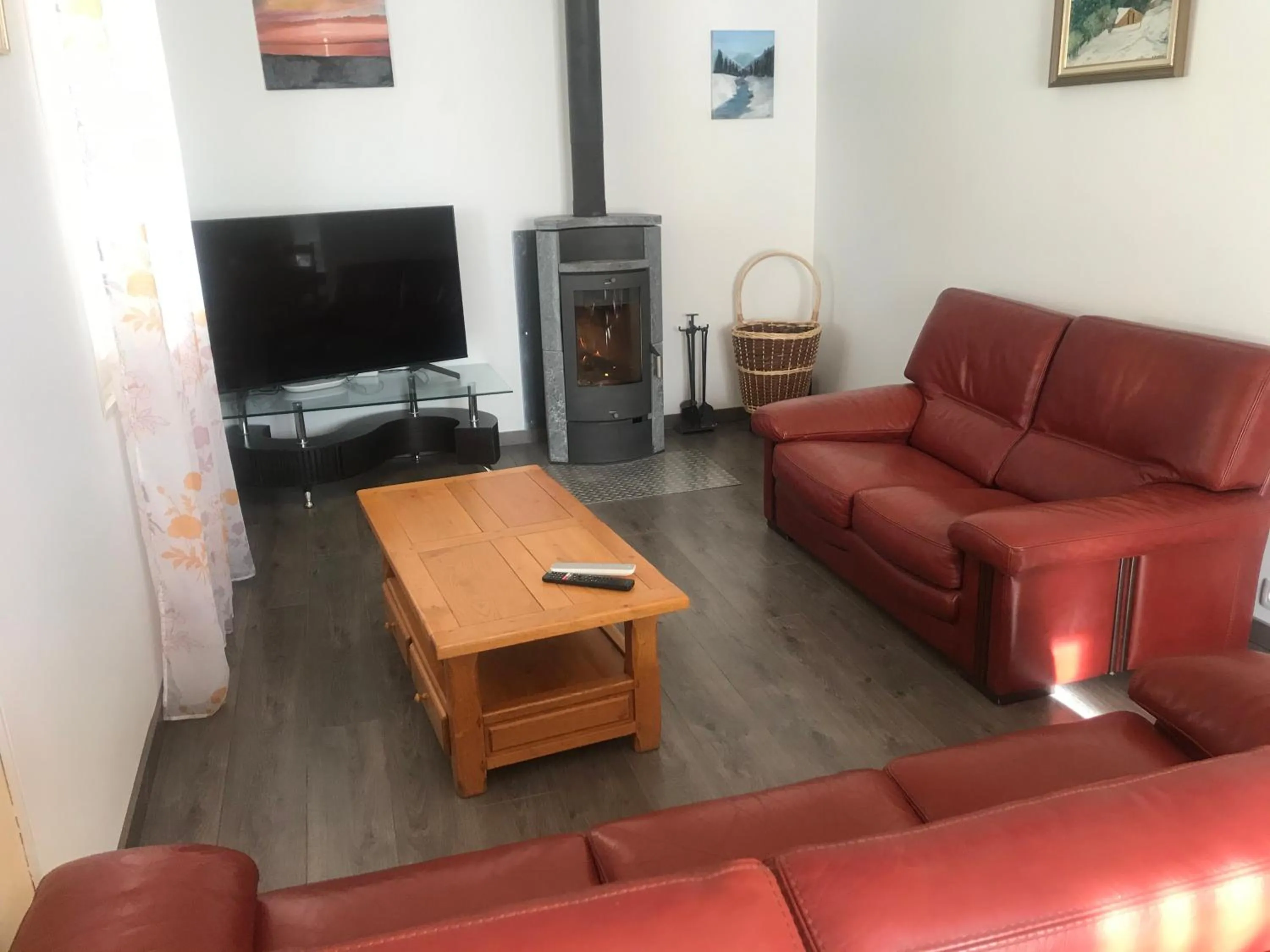 Communal lounge/ TV room, Seating Area in CHAMBRES D'HÔTES CLIMATISÉES avec CUISINE d'ÉTÉ "VILLA GOUR du PEYROL"