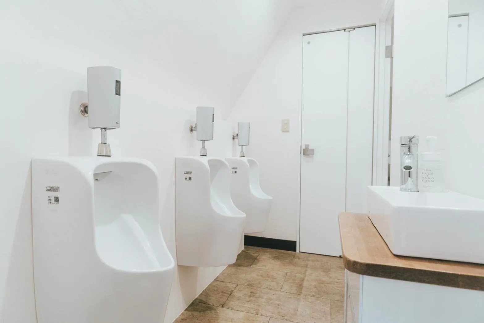 Toilet in Hiromas Hostel in Ueno