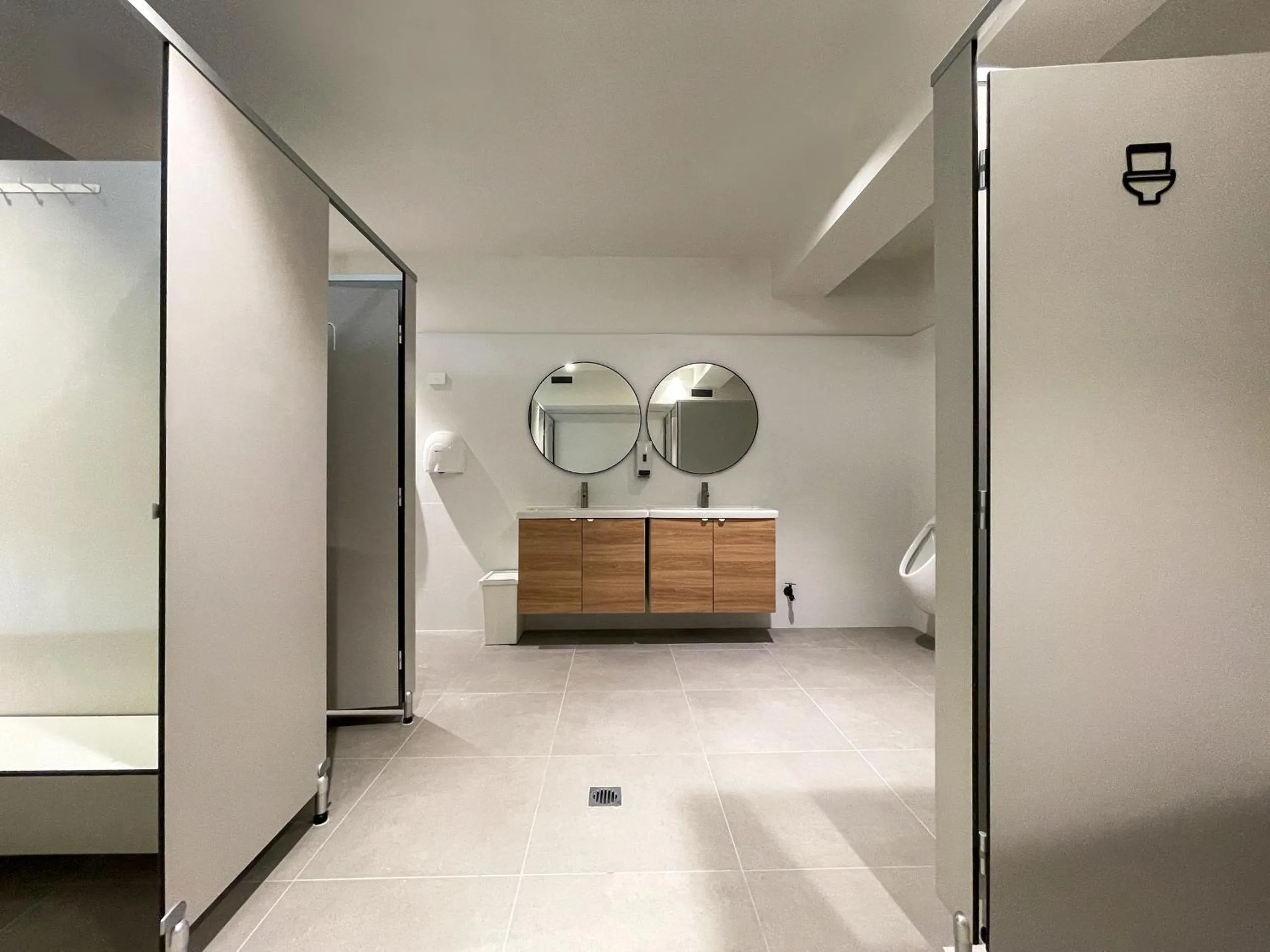 Toilet in Airone Capsule Hotel