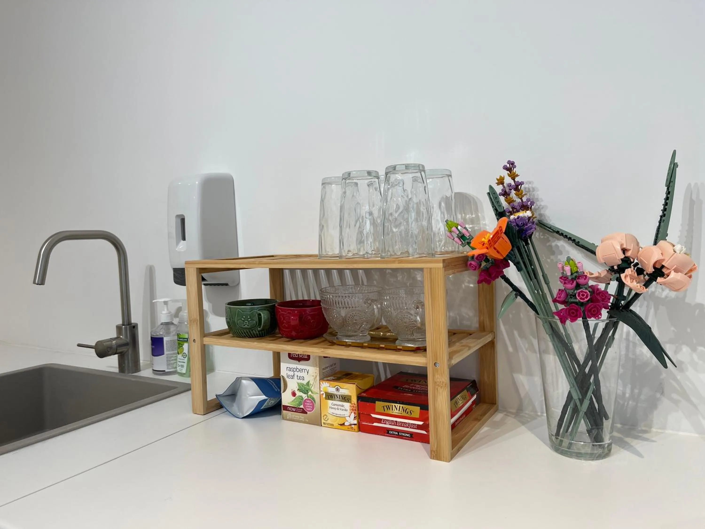 Coffee/tea facilities in Airone Capsule Hotel