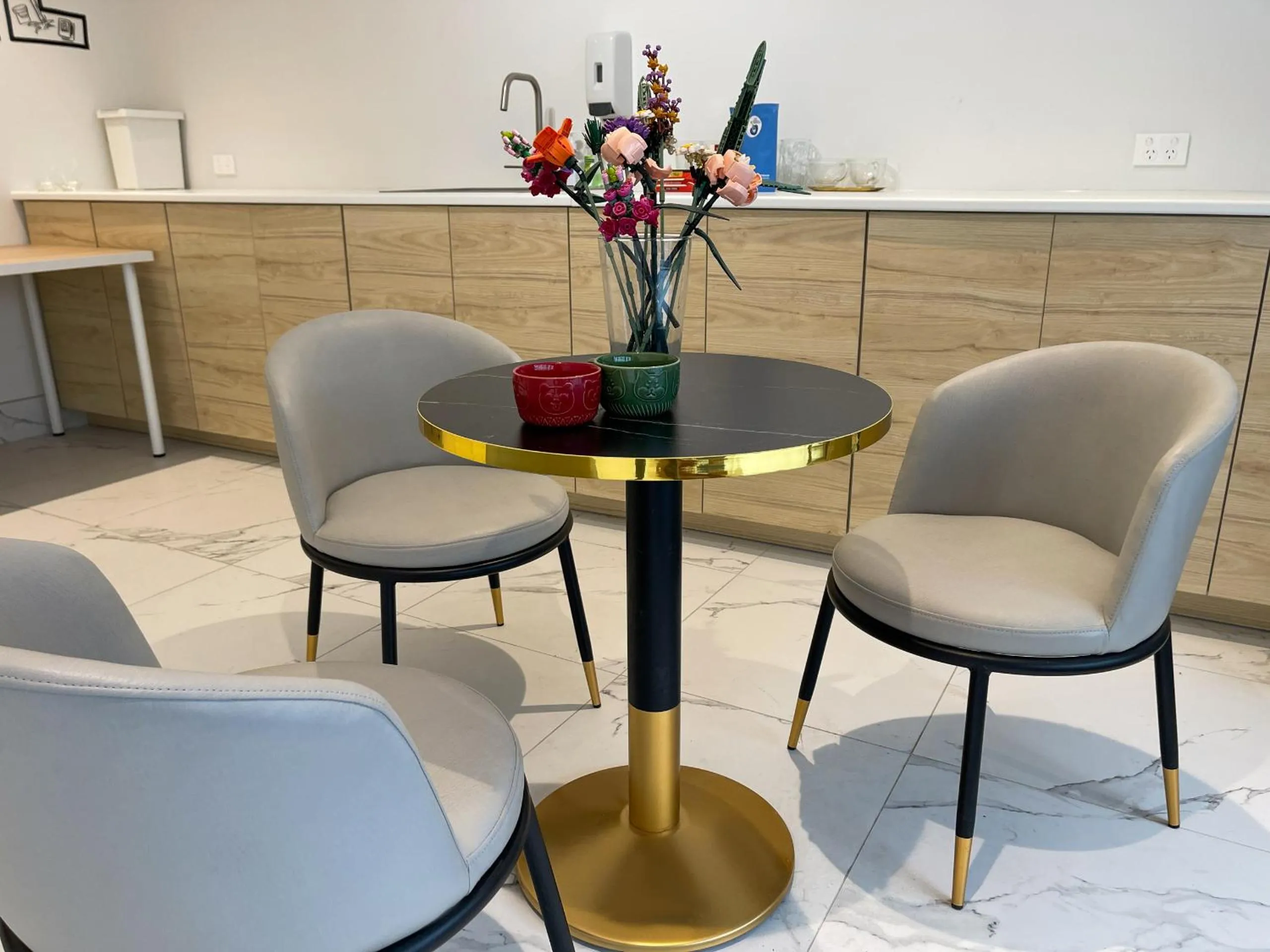 Seating area in Airone Capsule Hotel