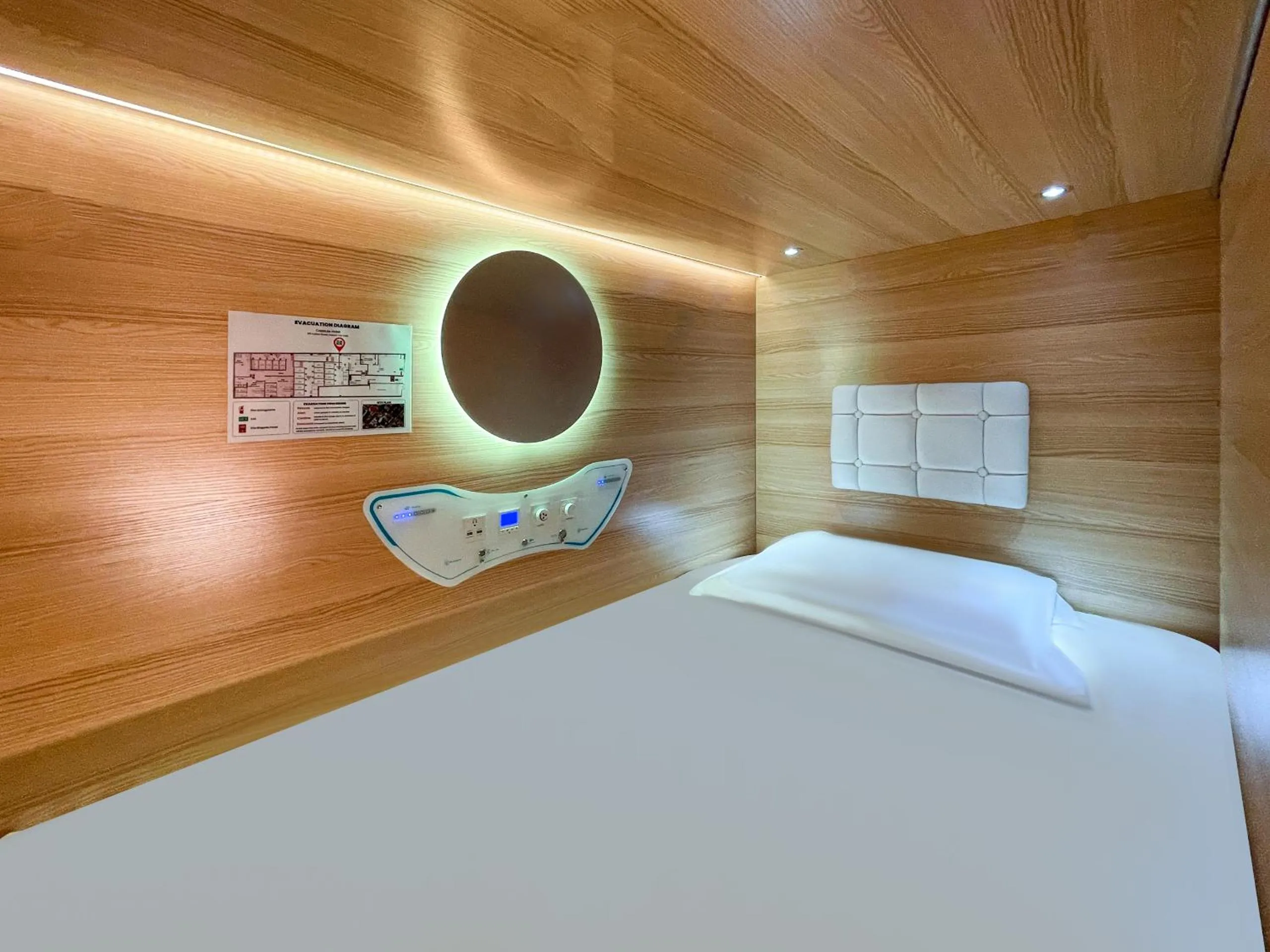 Photo of the whole room, Bed in Airone Capsule Hotel