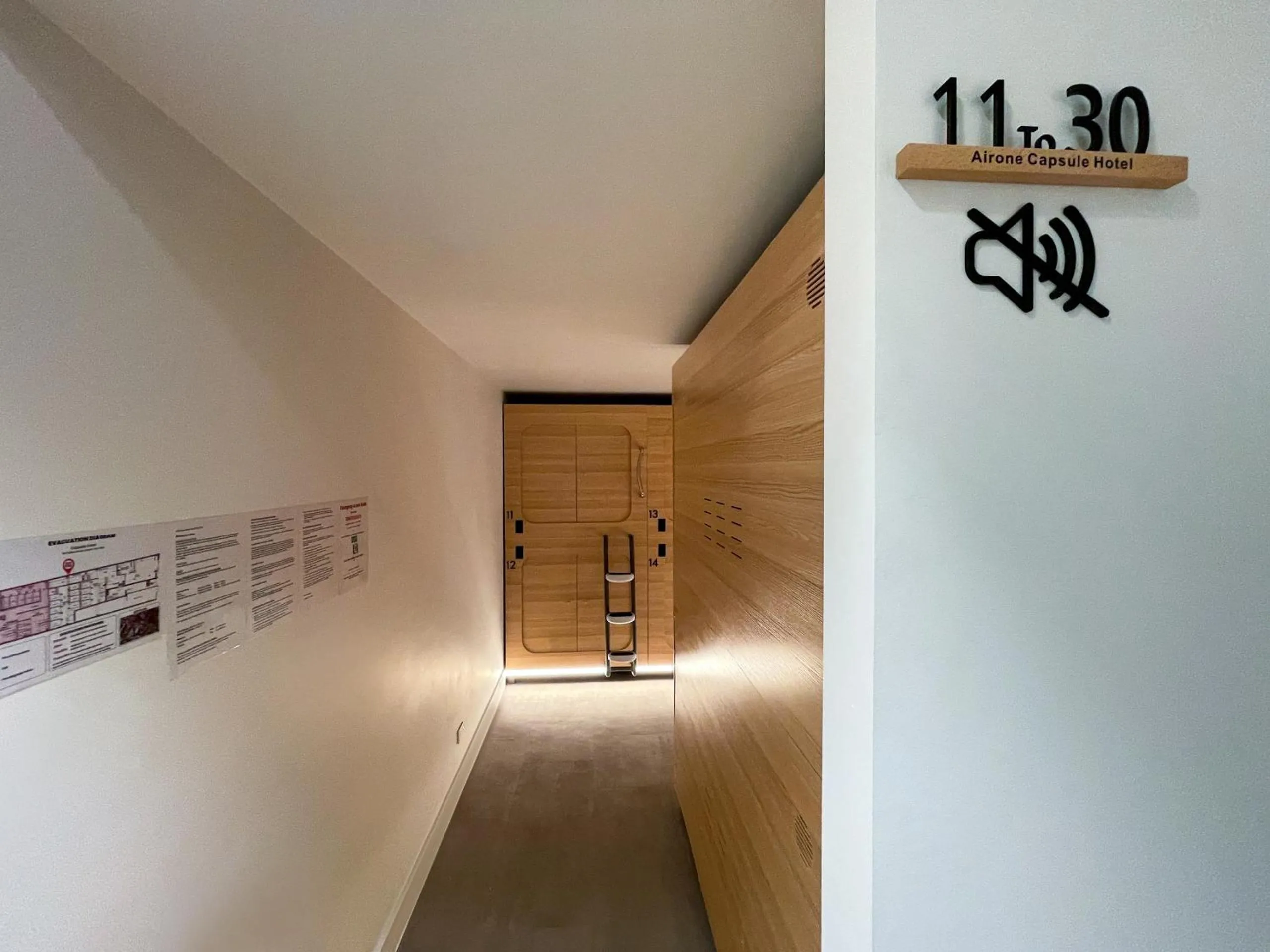 Photo of the whole room in Airone Capsule Hotel