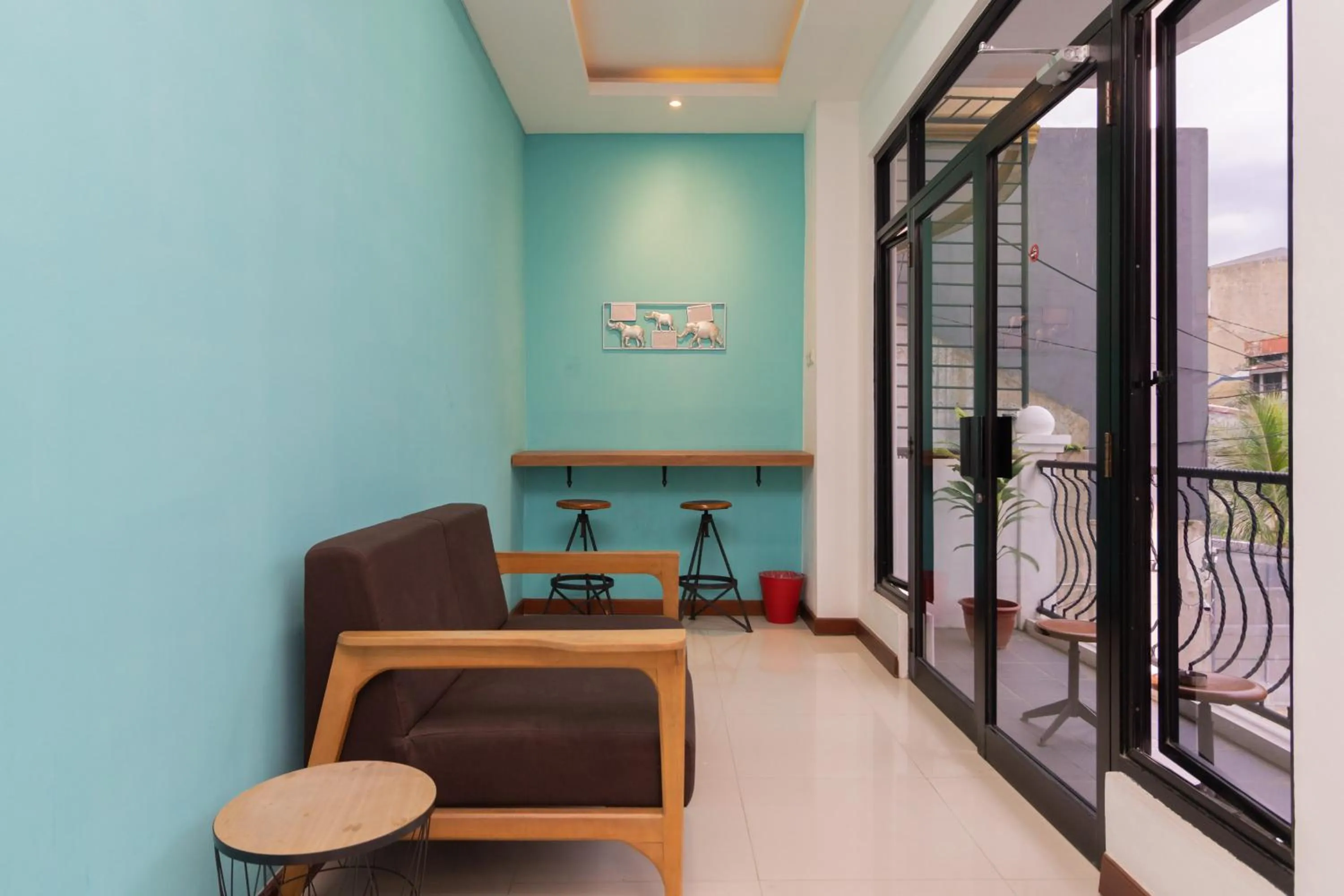 Living room in Sans Hotel Suryakencana Bogor