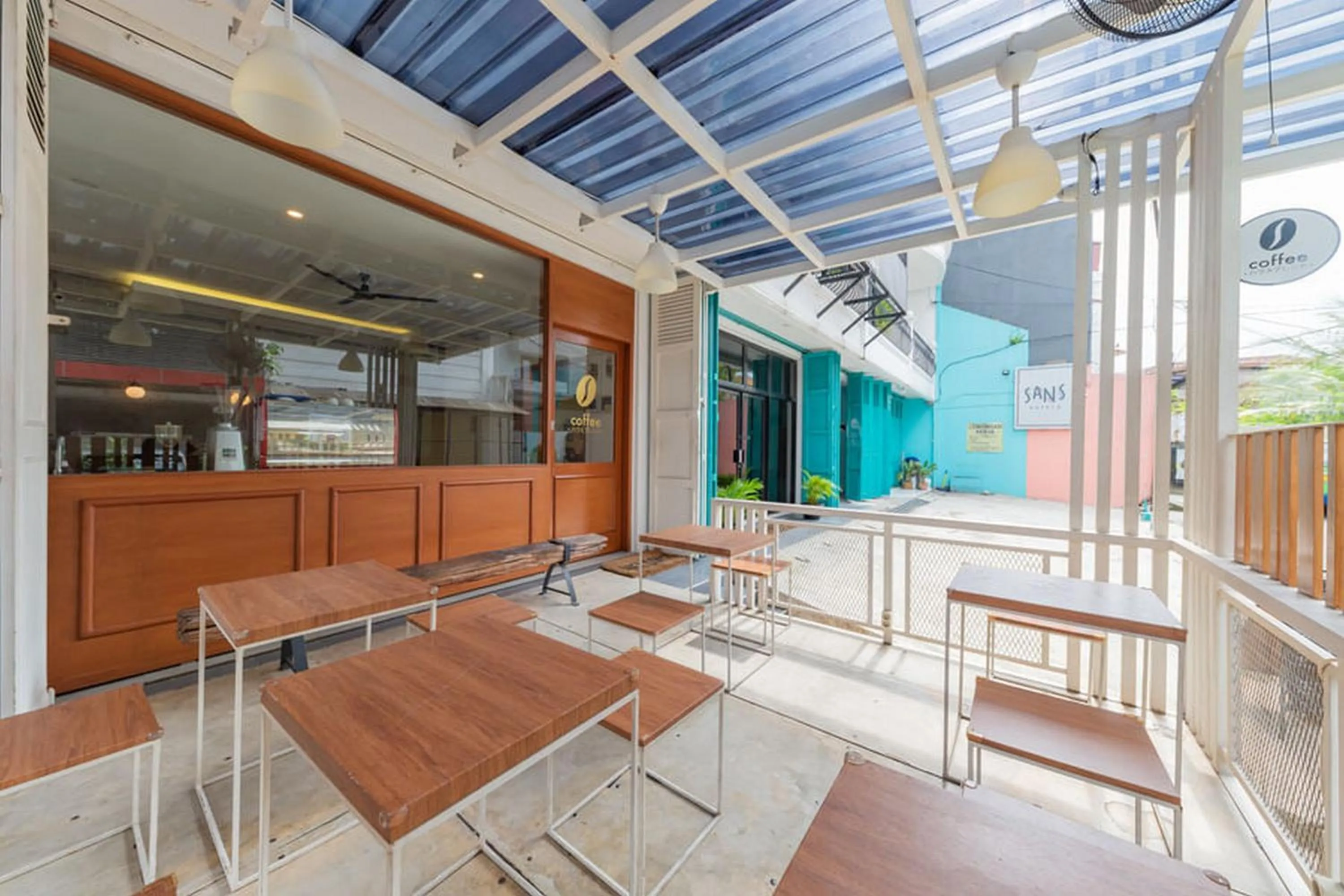 Seating area in Sans Hotel Suryakencana Bogor