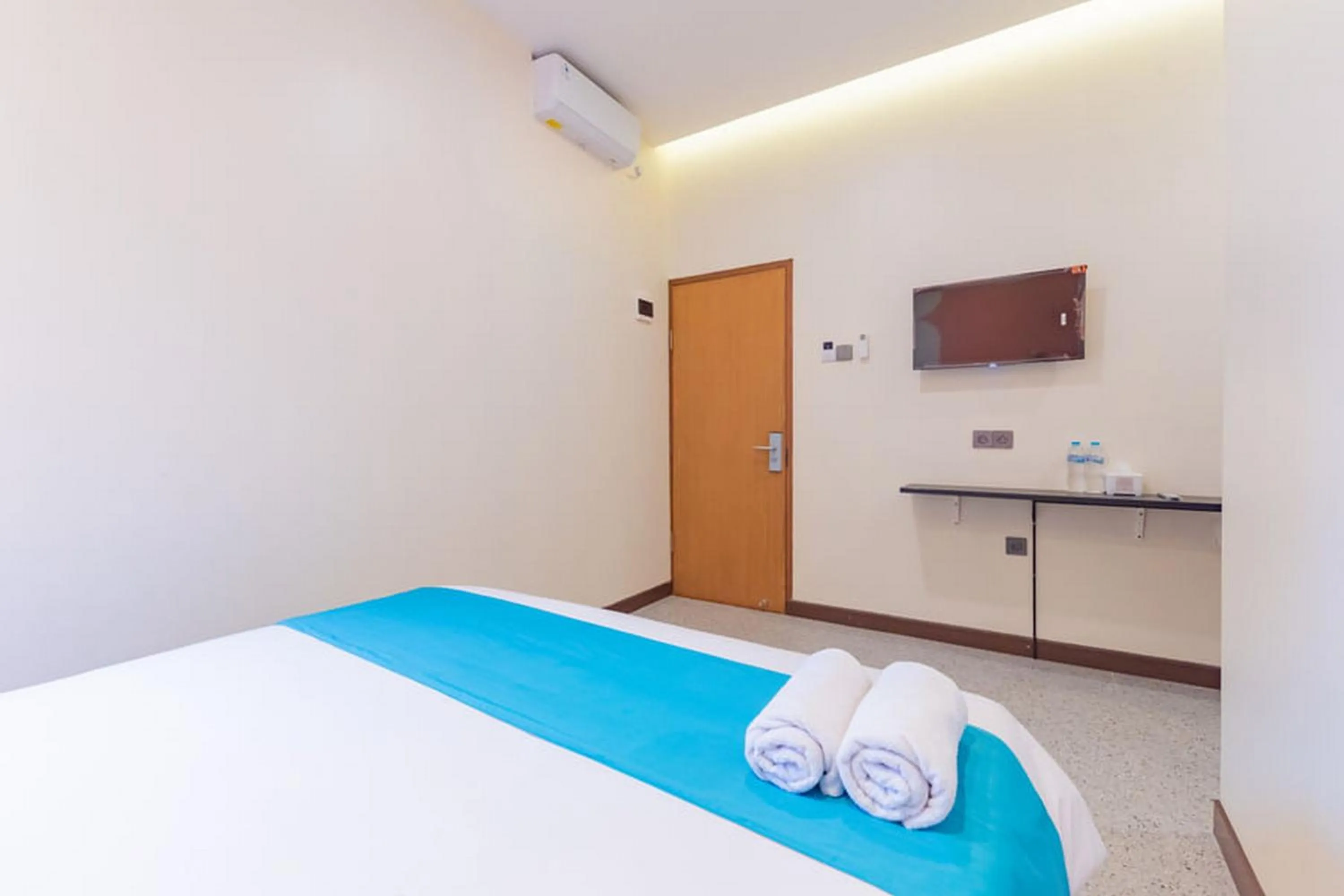 Bedroom, Bed in Sans Hotel Suryakencana Bogor