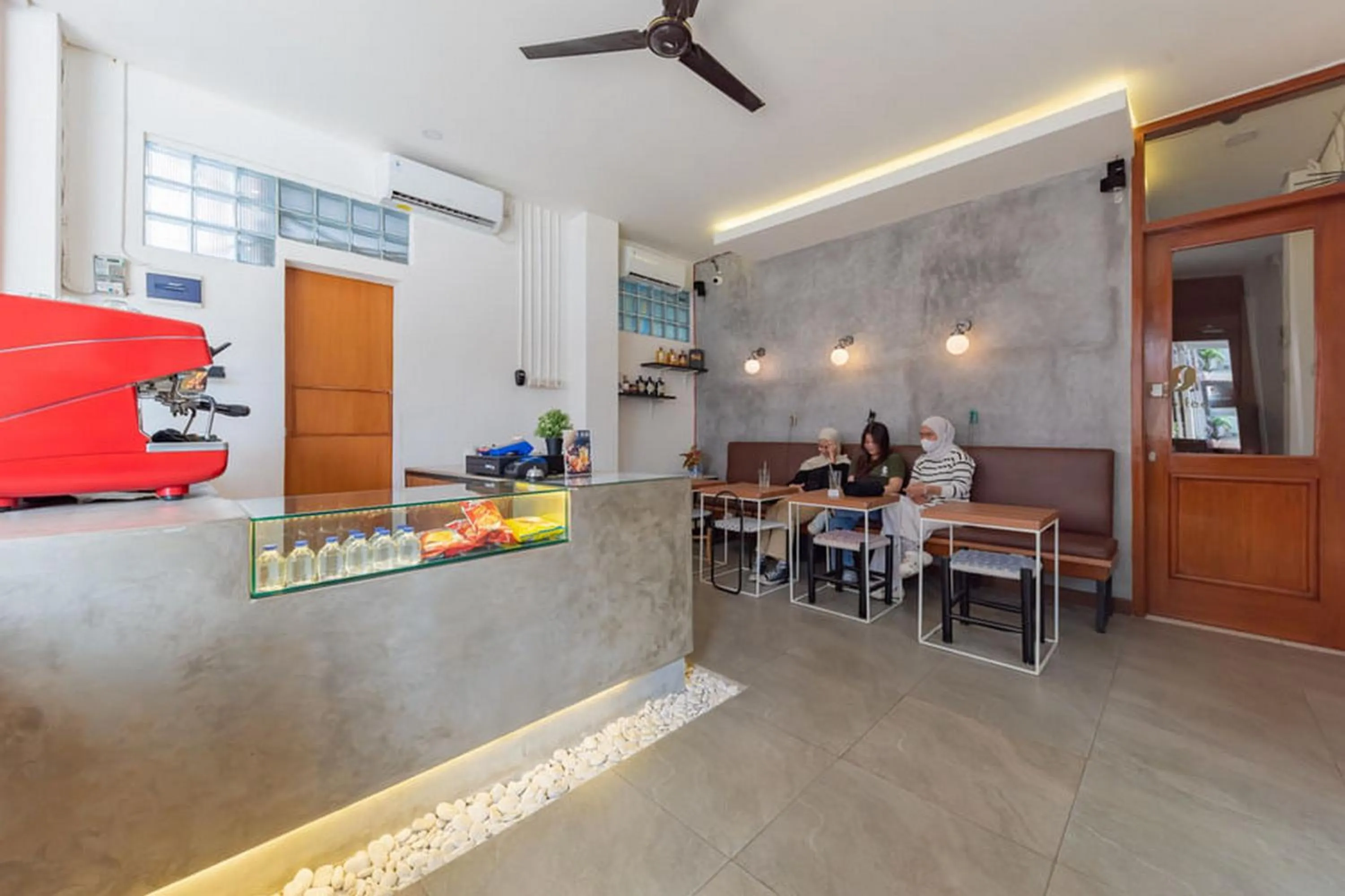 Restaurant/places to eat in Sans Hotel Suryakencana Bogor