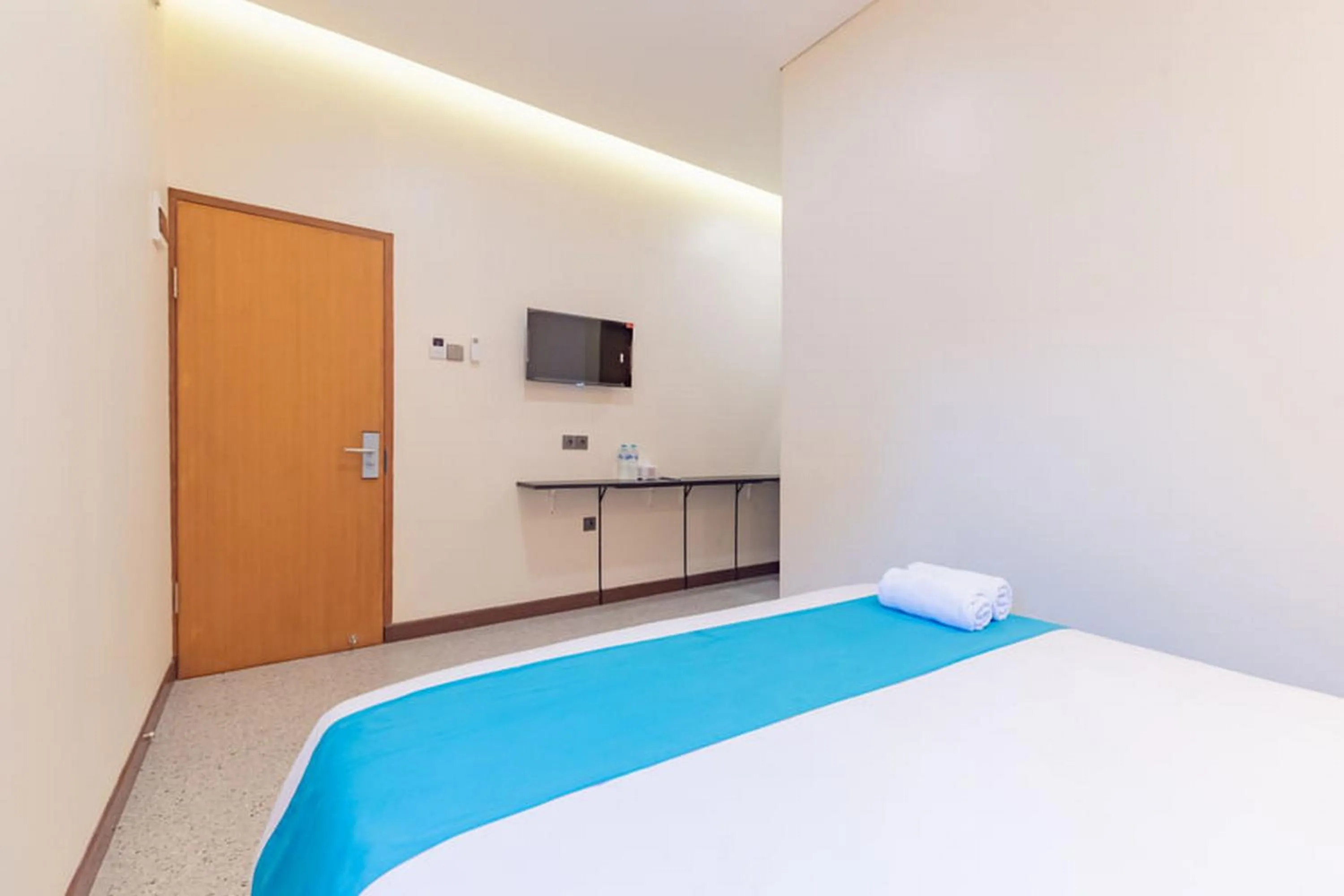 Bedroom, Bed in Sans Hotel Suryakencana Bogor