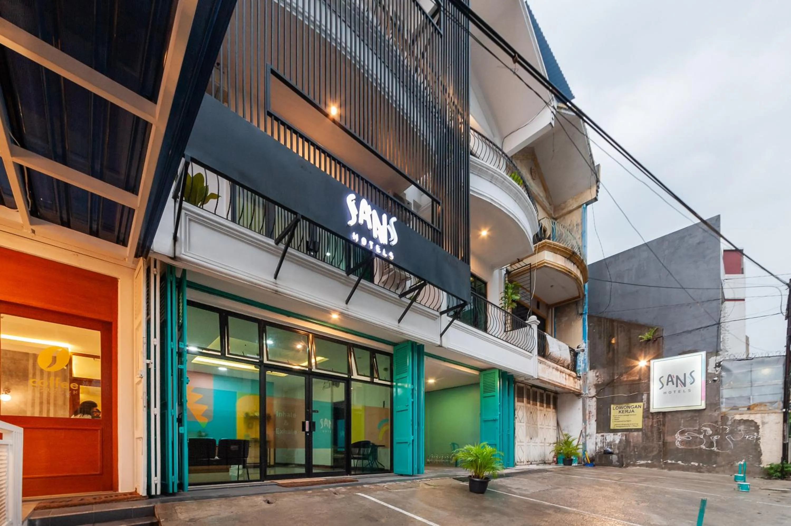 Property building in Sans Hotel Suryakencana Bogor