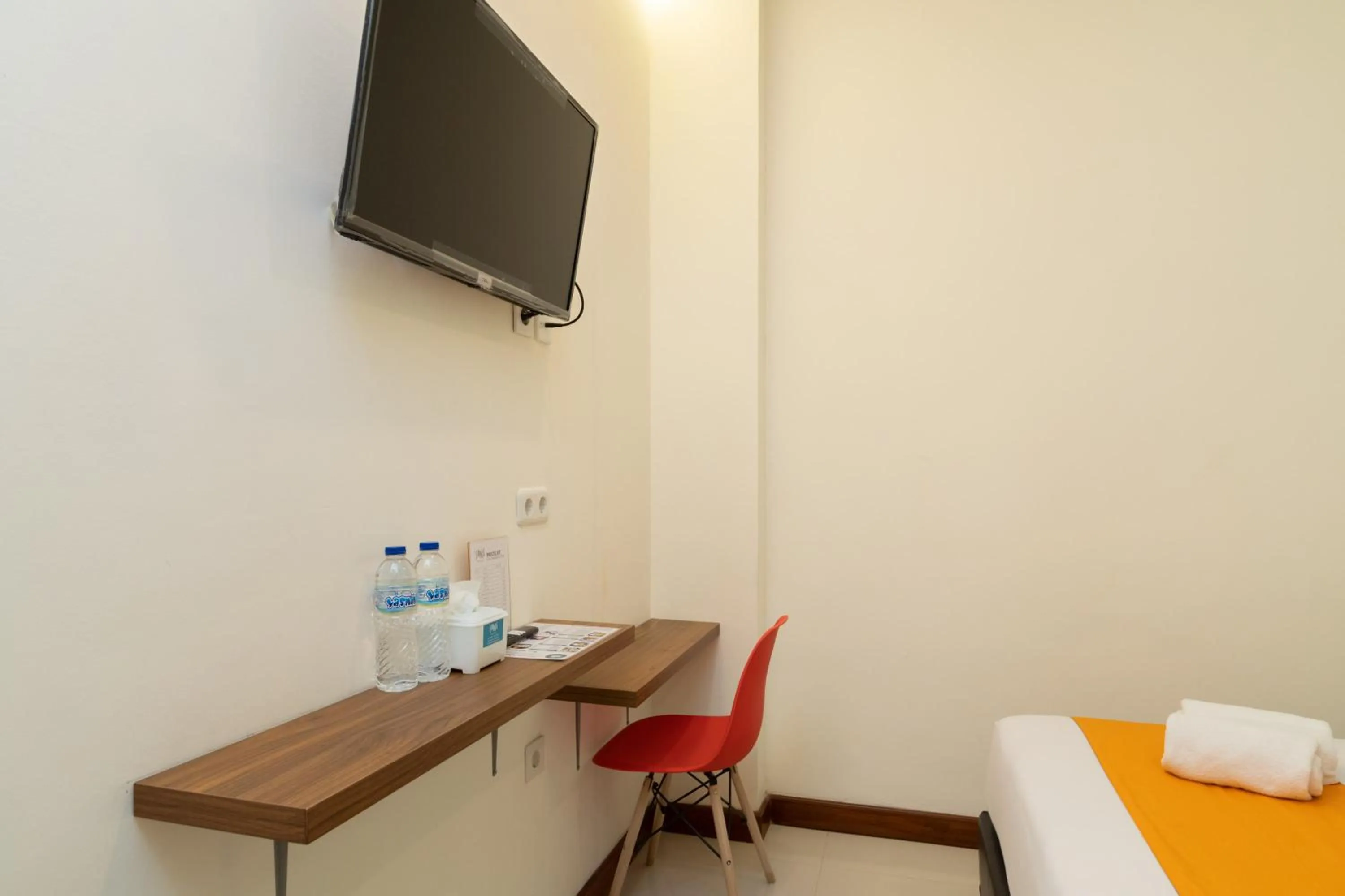 Bedroom, Bed in Sans Hotel Suryakencana Bogor