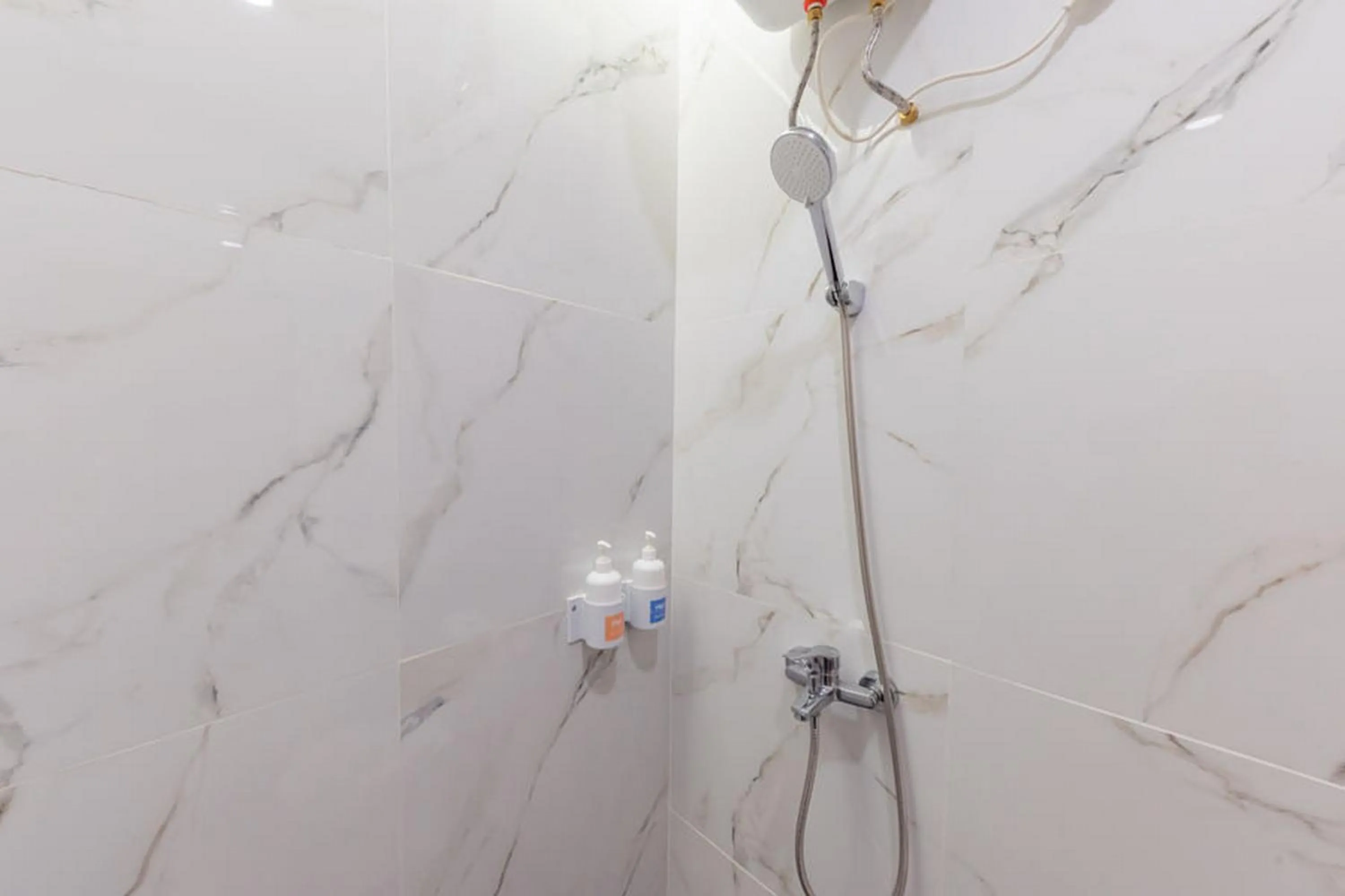 Bathroom in Sans Hotel Suryakencana Bogor