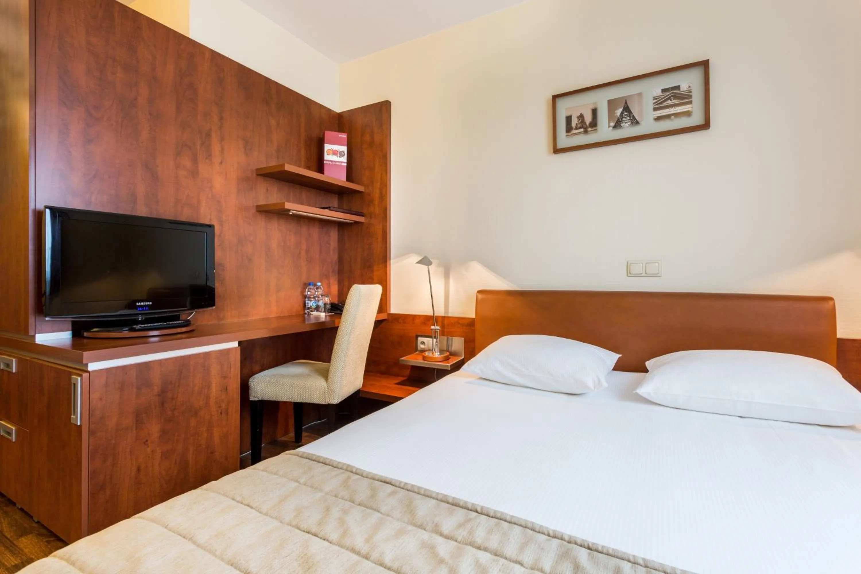 Bed in Qubus Hotel Gliwice