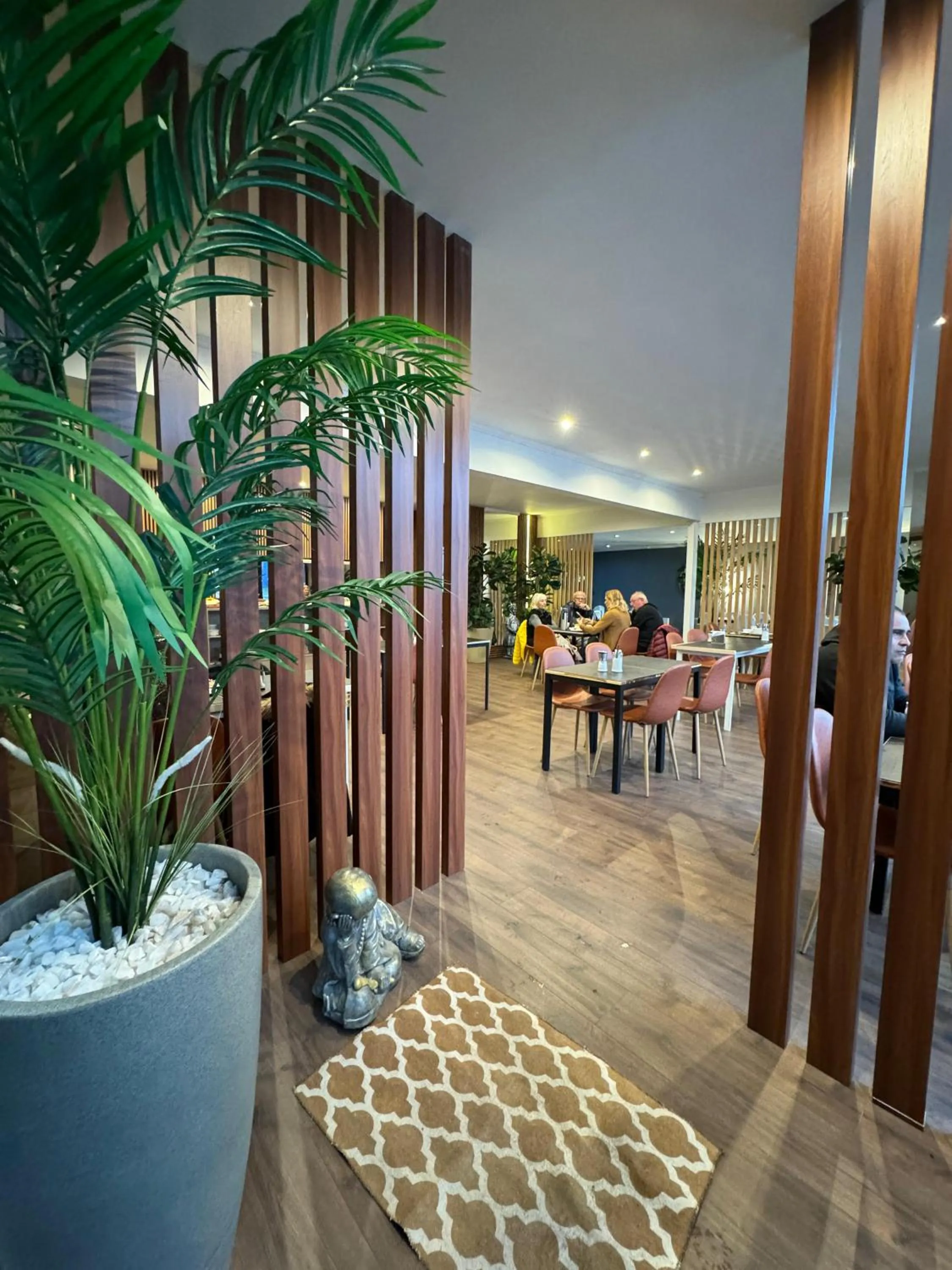 Restaurant/places to eat in Hotel Mackenna