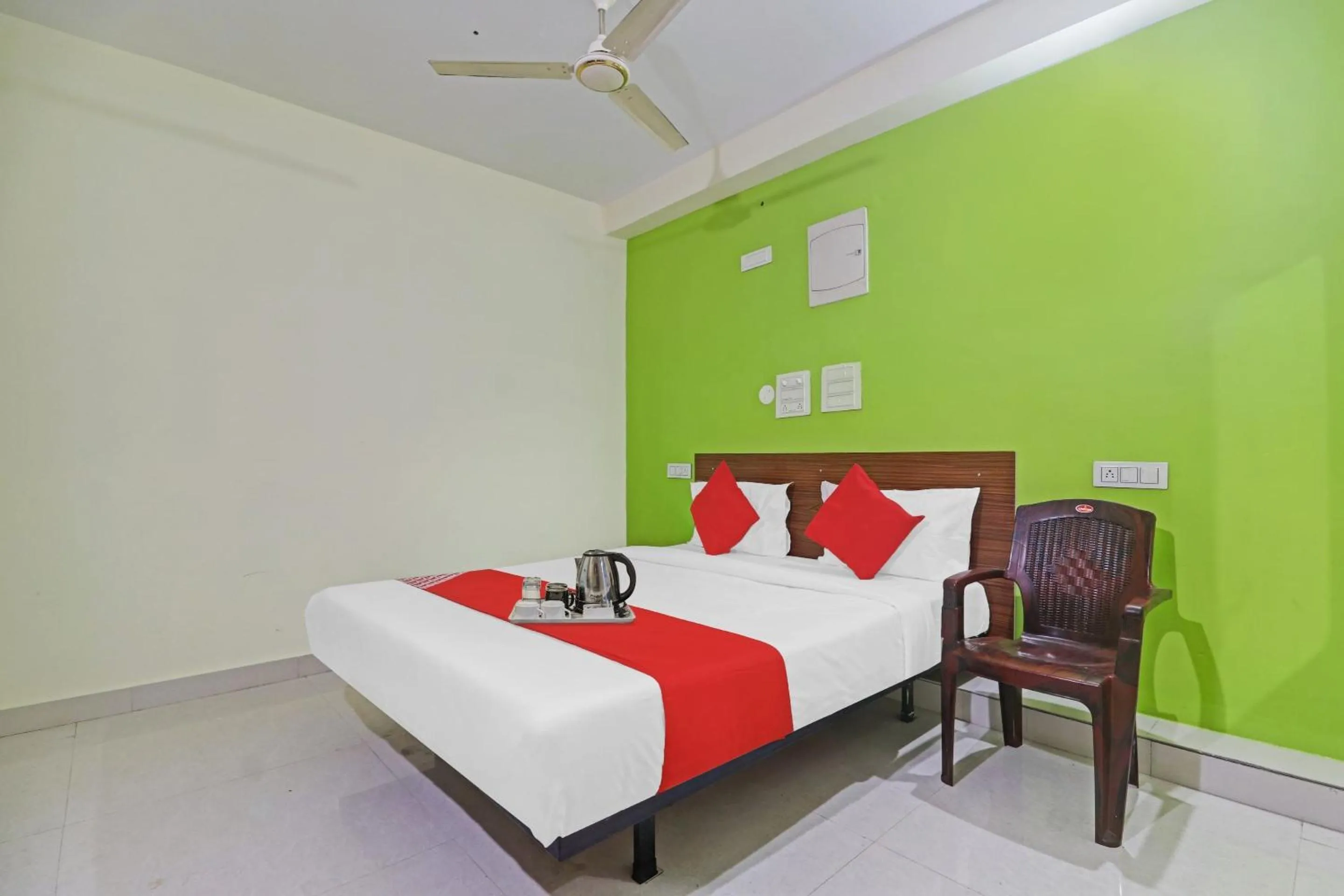 Bedroom, Bed in Super Hotel O Dk Reddy Square
