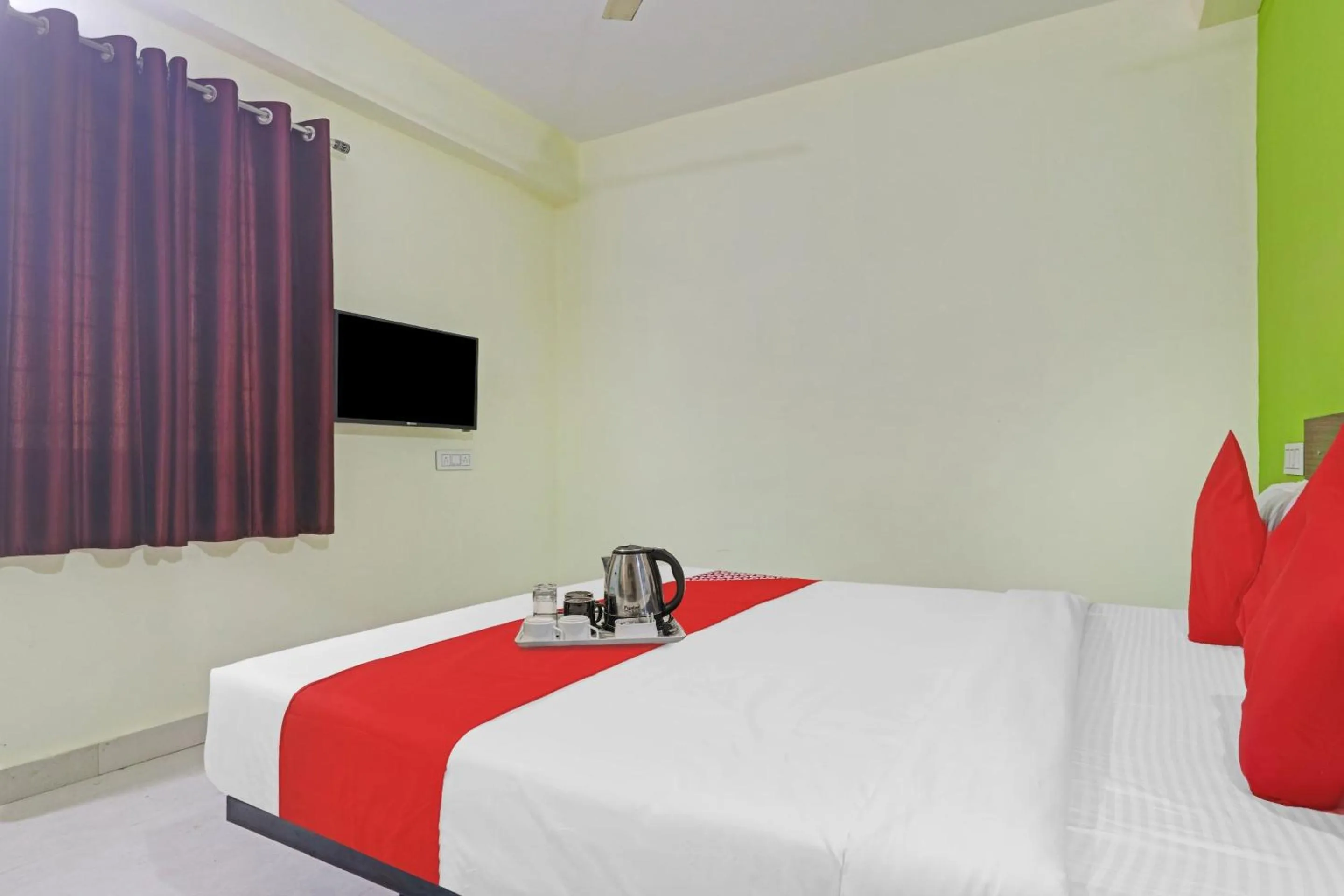 Bedroom, Bed in Super Hotel O Dk Reddy Square