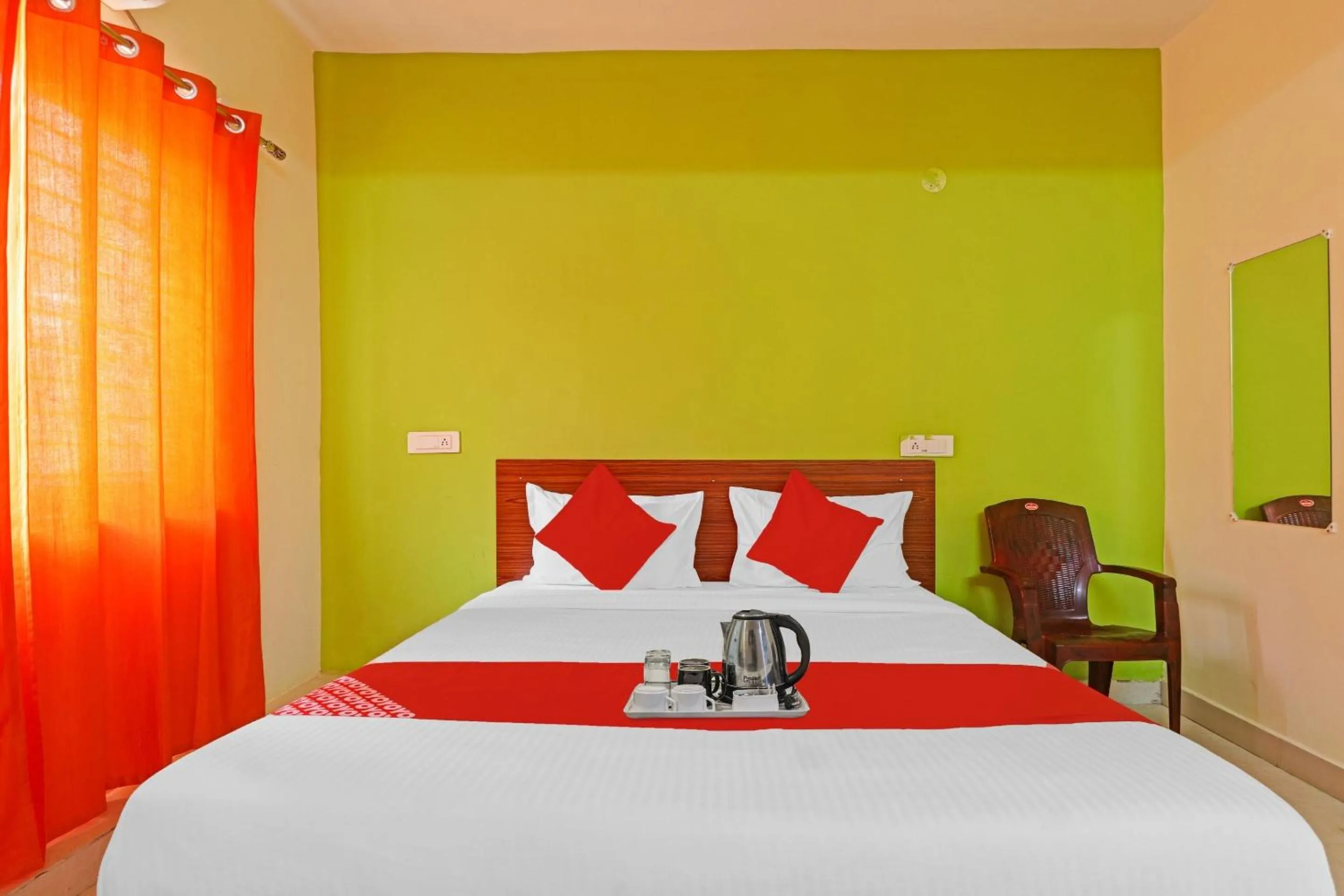 Bedroom, Bed in Super Hotel O Dk Reddy Square