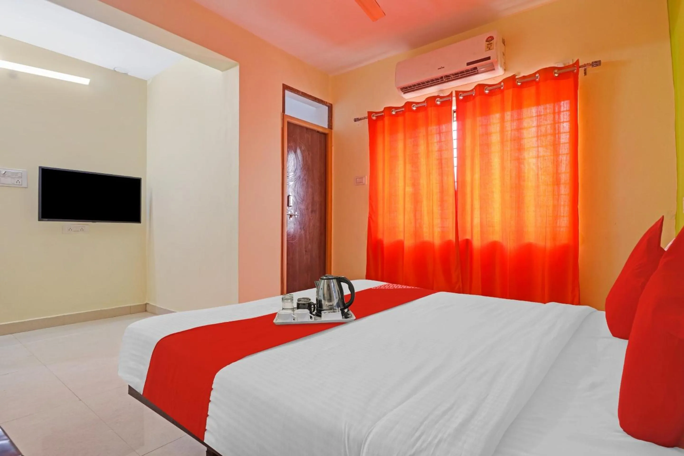 Bedroom, Bed in Super Hotel O Dk Reddy Square