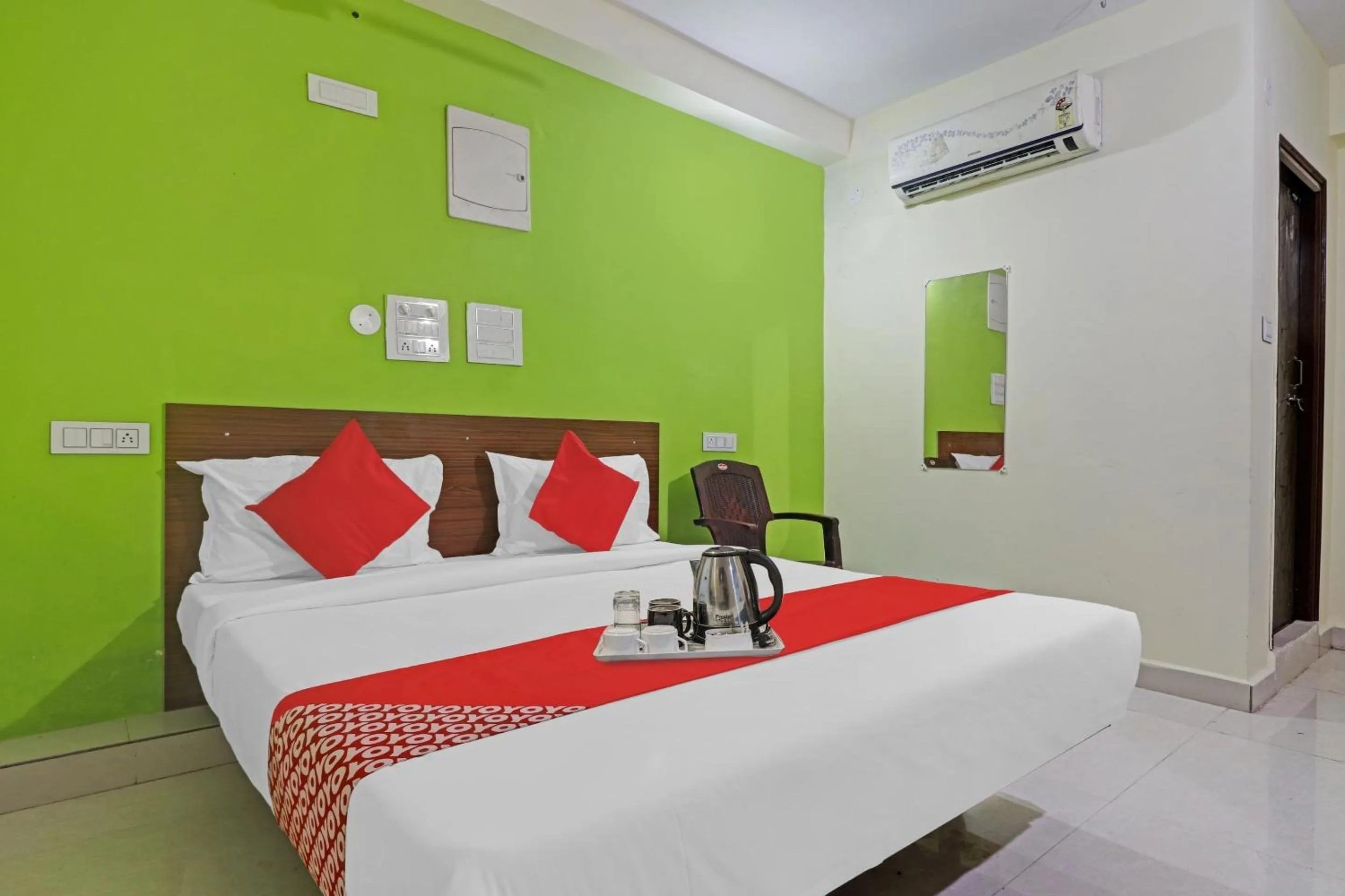 Lobby or reception, Bed in Super Hotel O Dk Reddy Square